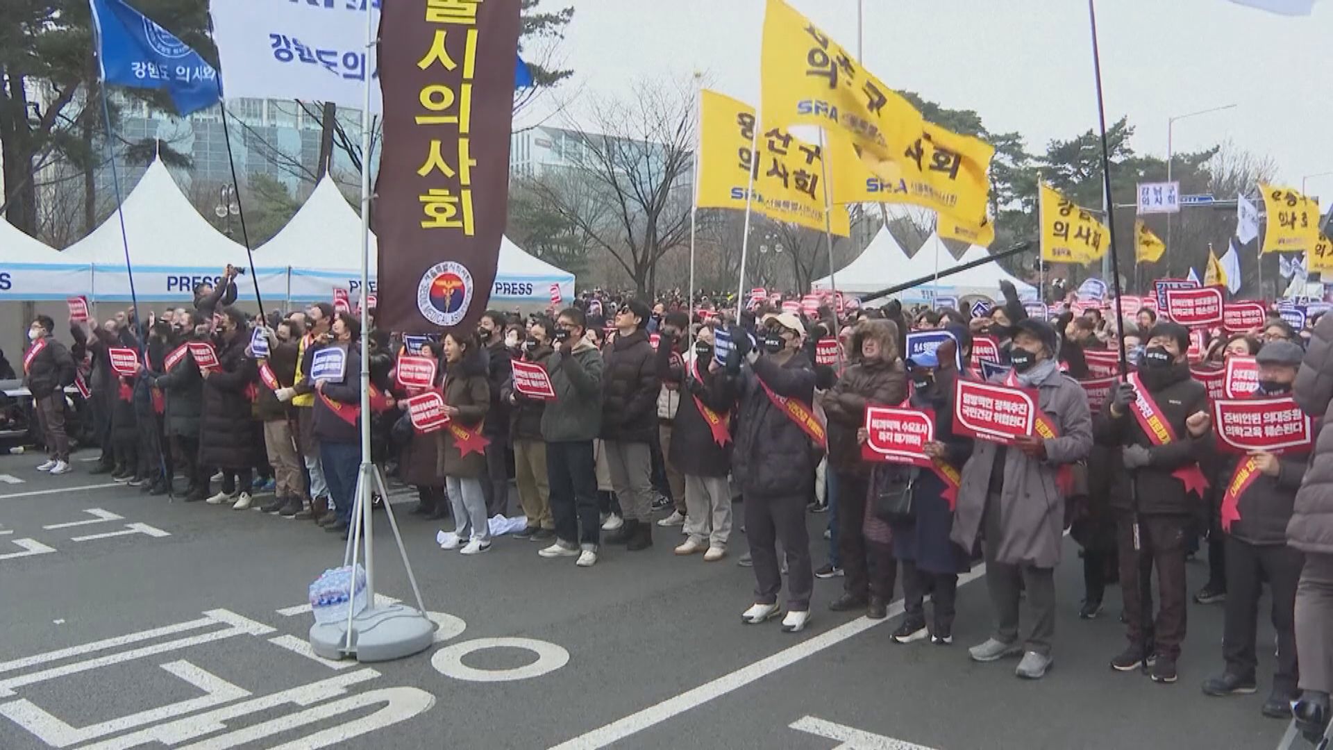 南韓下周起吊銷罷工實習住院醫生的執照 醫學院教授下周一集體辭職 