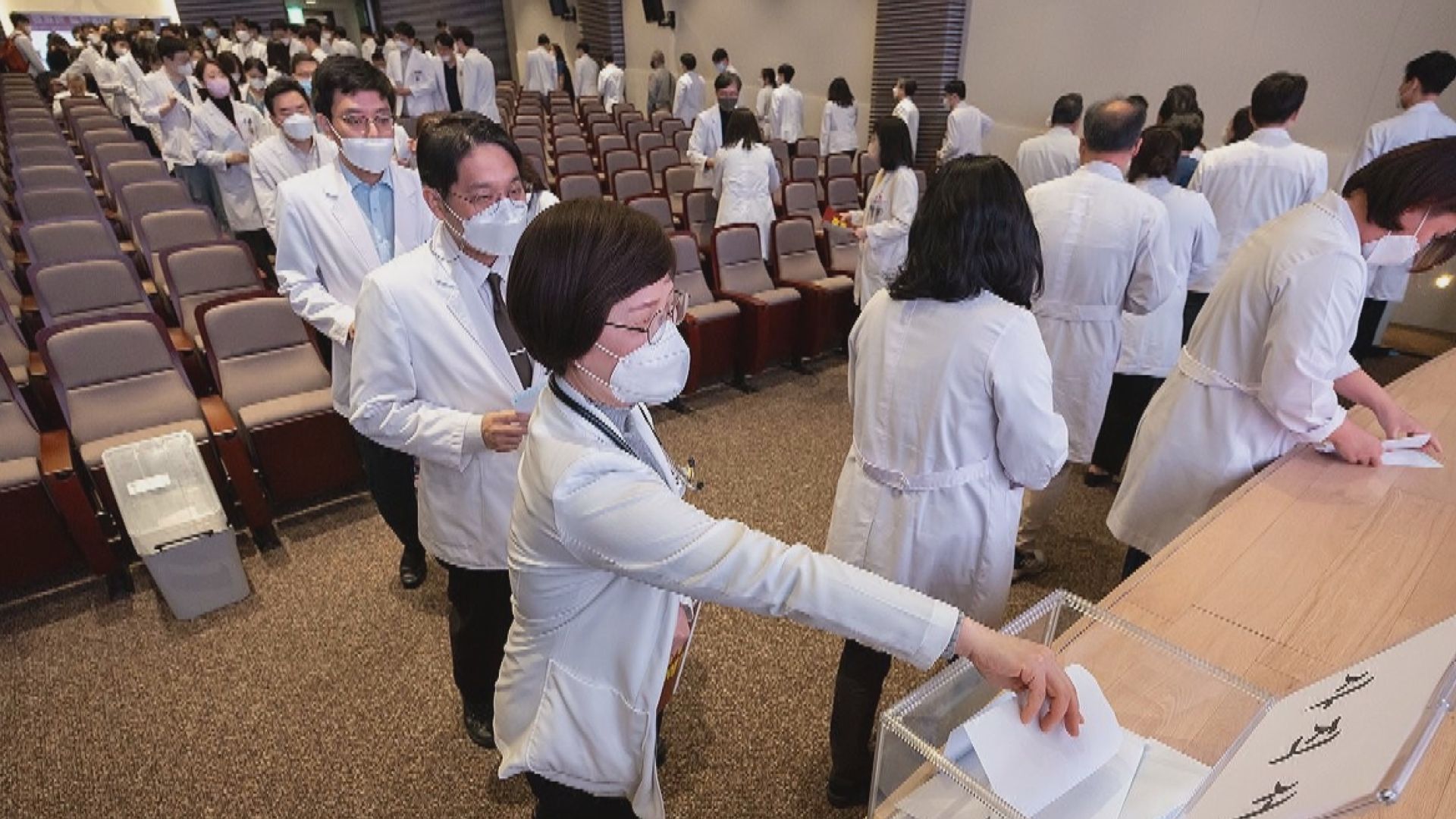 南韓醫學院教授集體請辭 政府望盡快營造機會對話