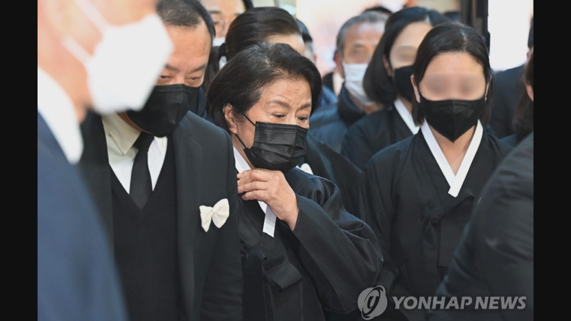 南韓前總統全斗煥出殯　遺孀代表丈夫向身心受創人士道歉