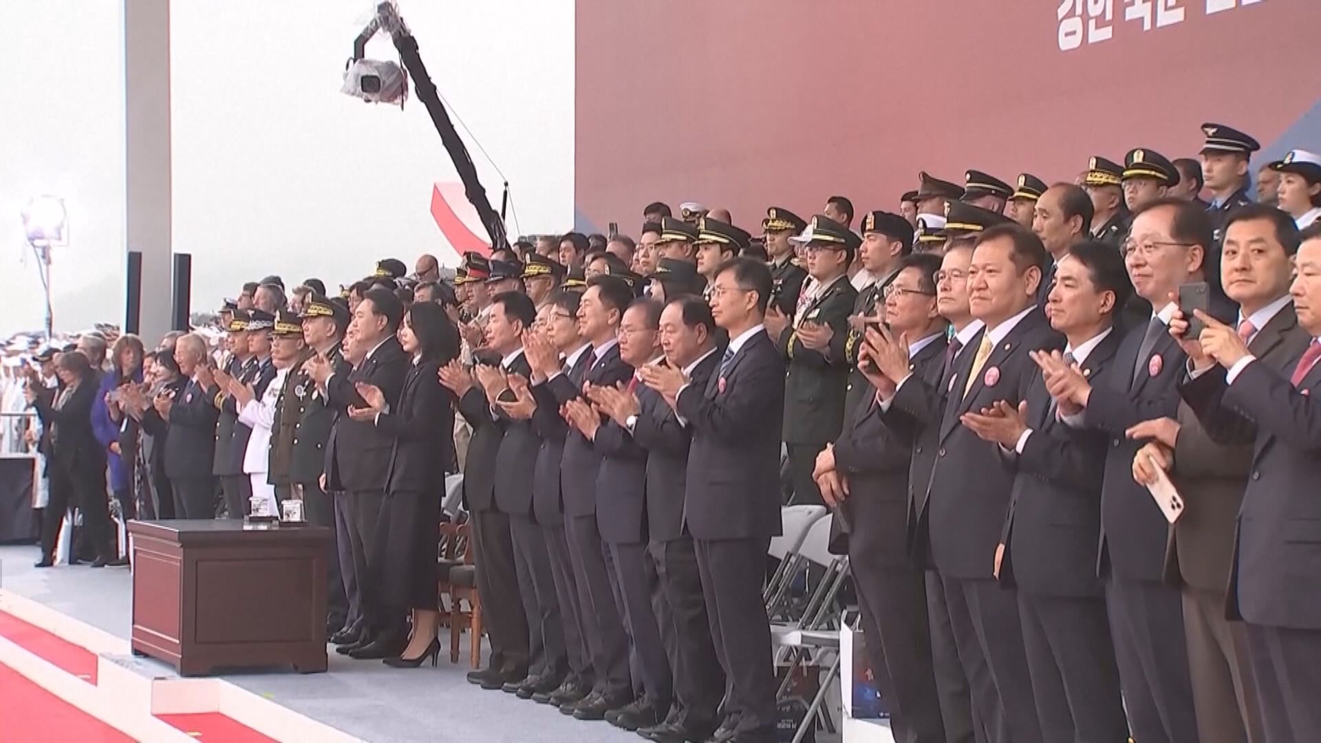 南韓首爾市中心舉行軍事巡遊慶建軍75周年