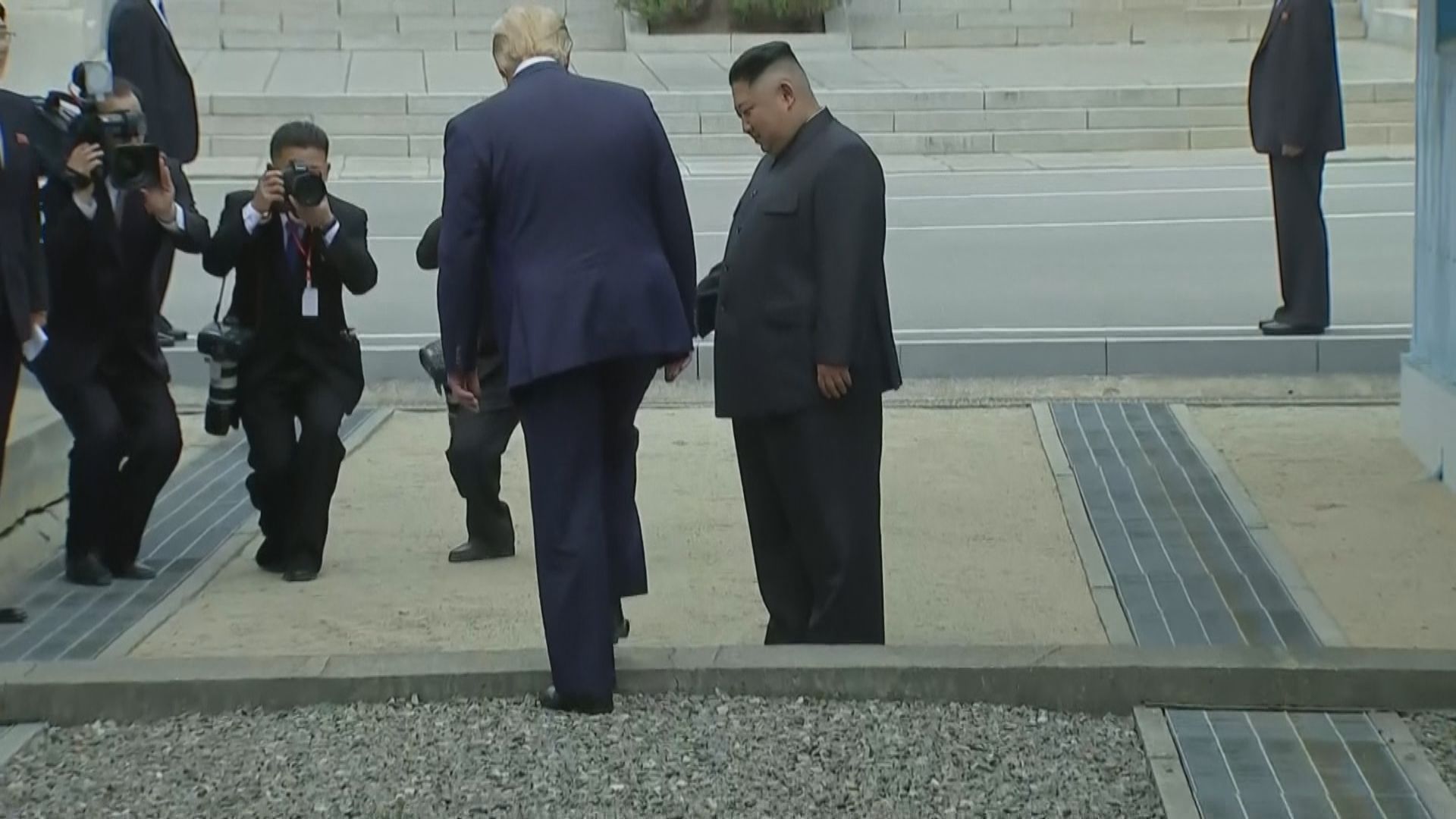 特朗普越兩韓分界線踏足北韓