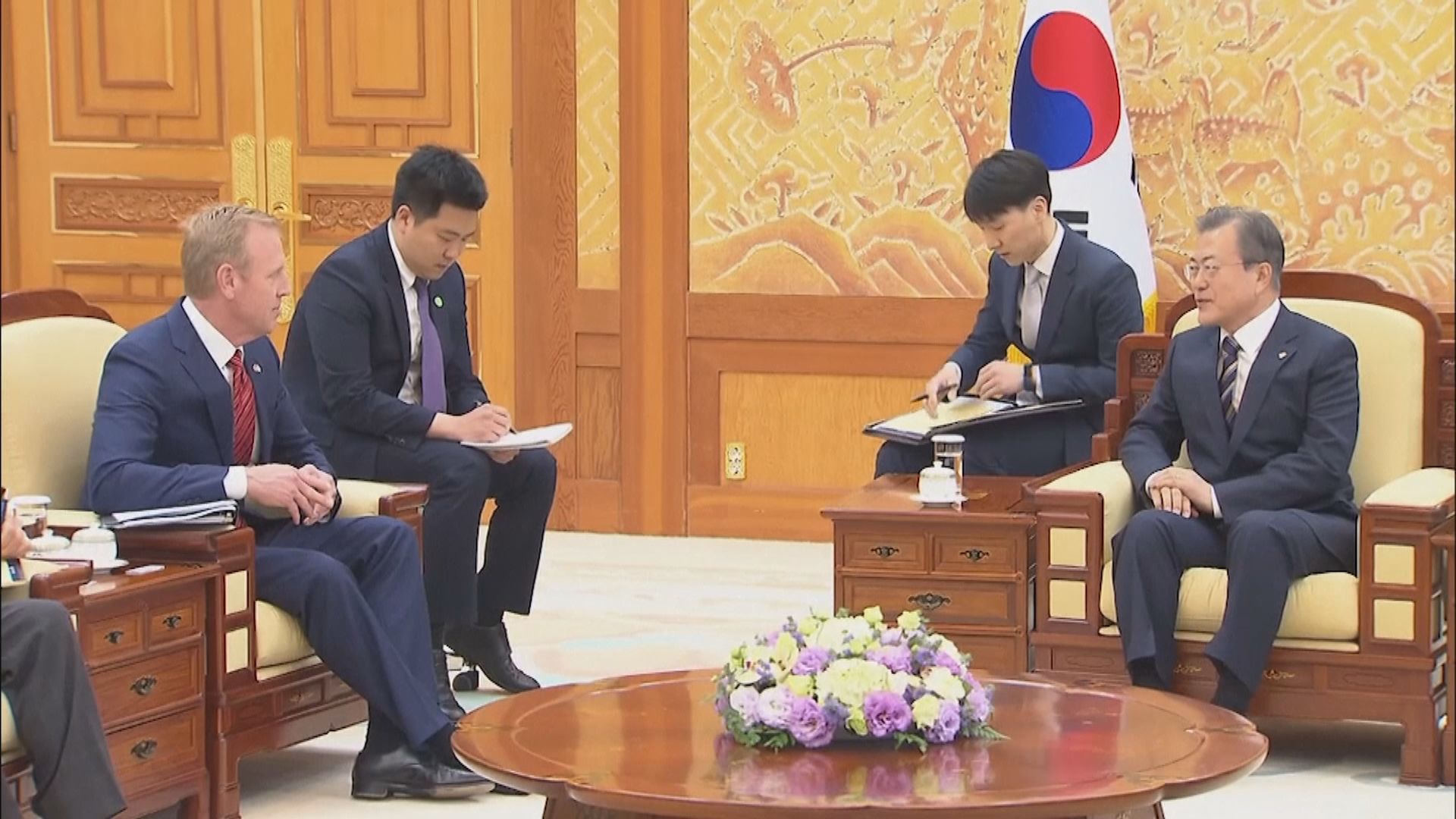 南韓總統文在寅與美國署理防長沙納漢會面