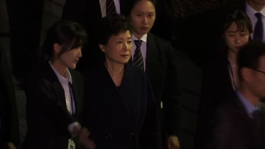 法院完成朴槿惠拘捕令聆訊　最快今晚有結果