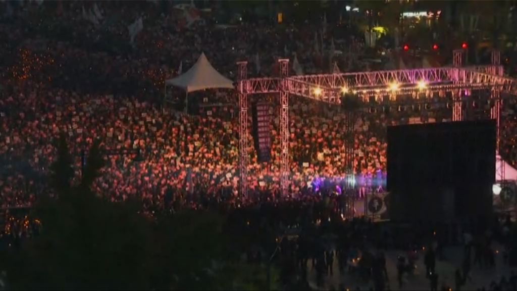 數萬人首爾遊行促朴槿惠下台　兩萬警力戒備