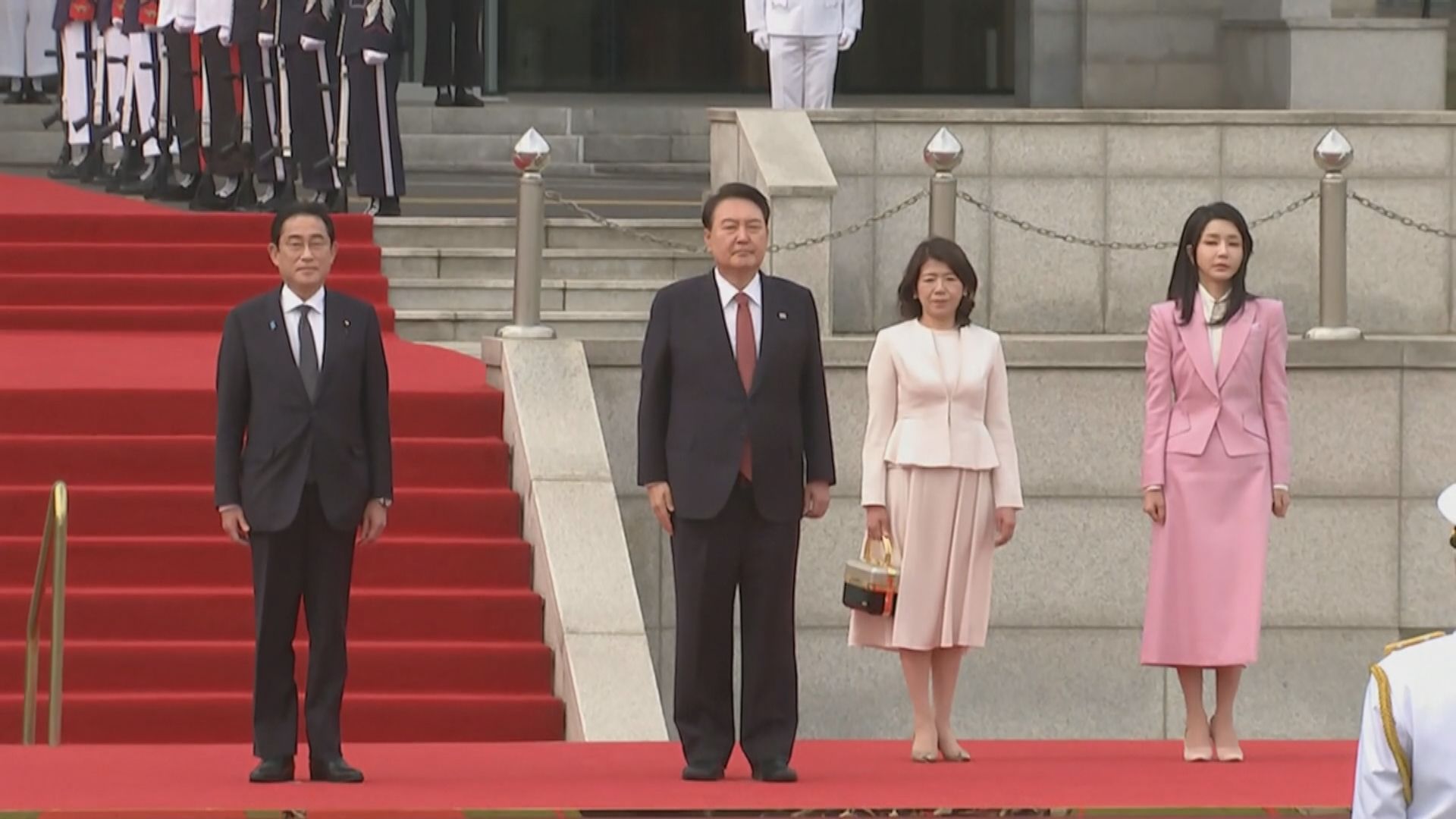 尹錫悅歡迎岸田文雄到訪　韓日峰會在南韓總統府舉行