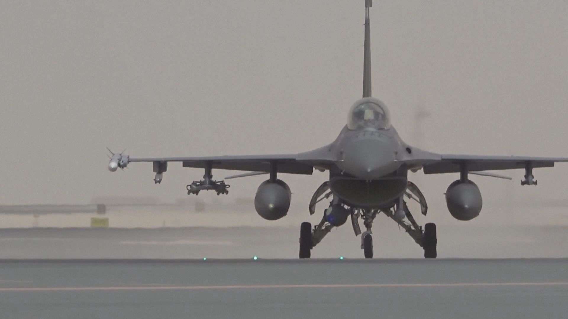 美軍F-16戰機黃海墜機機師緊急逃生