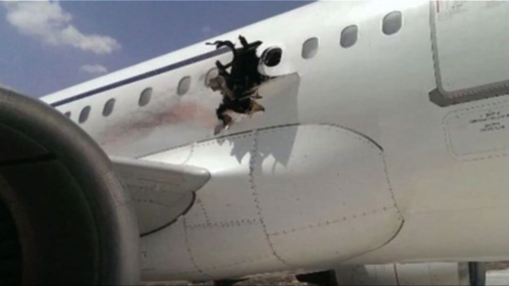 索馬里客機爆炸　一人墮機身亡