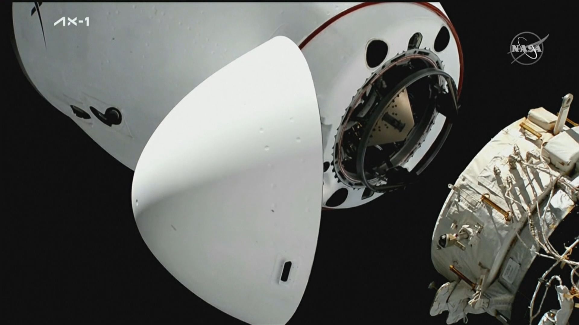 SpaceX龍飛船與國際太空站成功對接