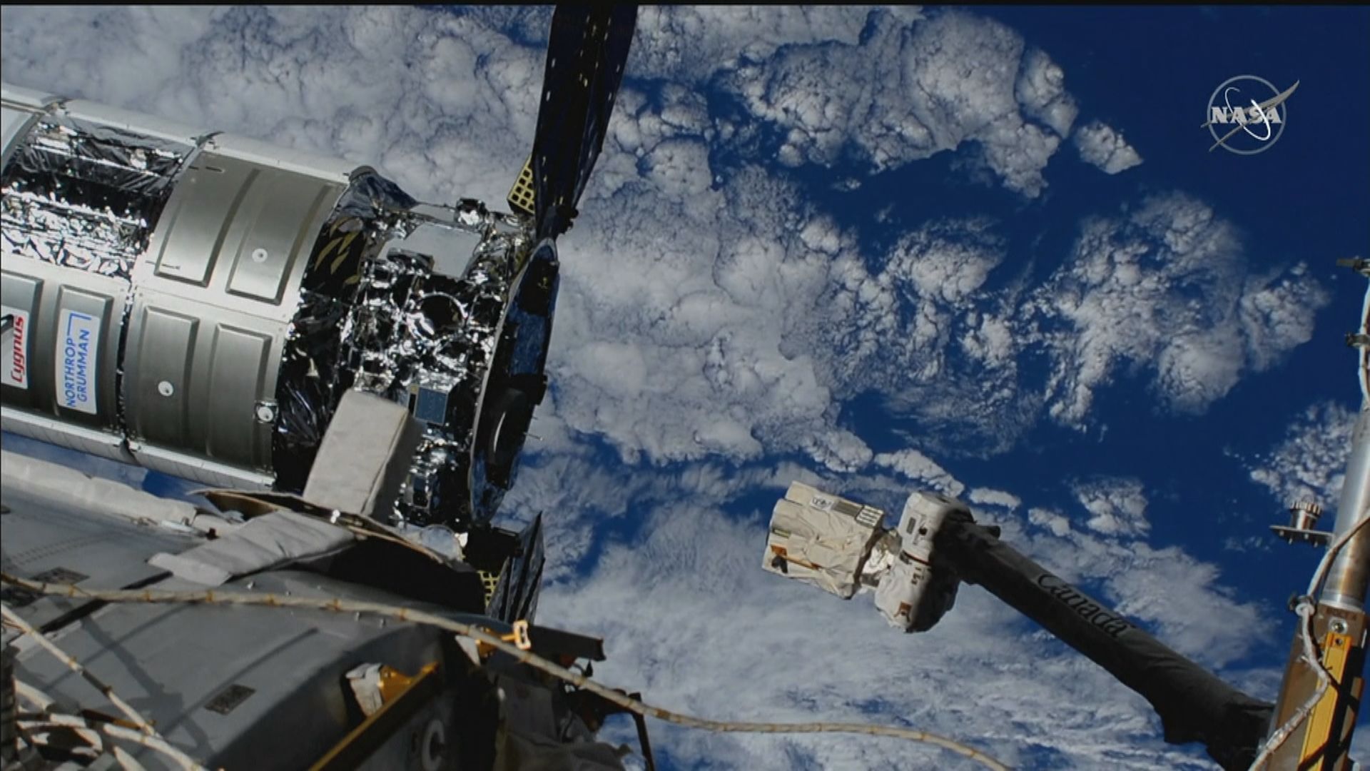 天鵝號順利運送薄餅水果到國際太空站