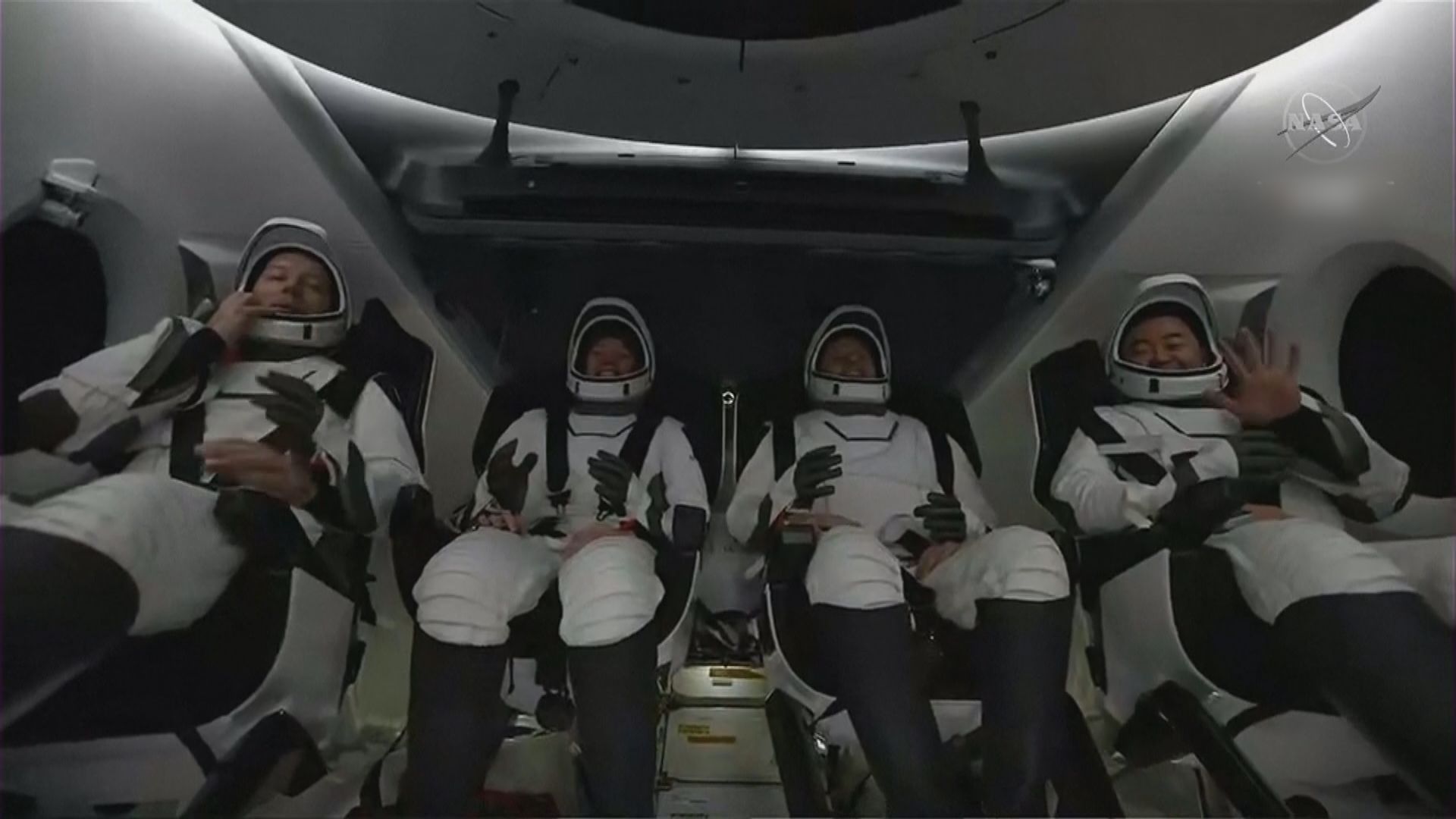 四名太空人駐留國際太空站199天後返回地球