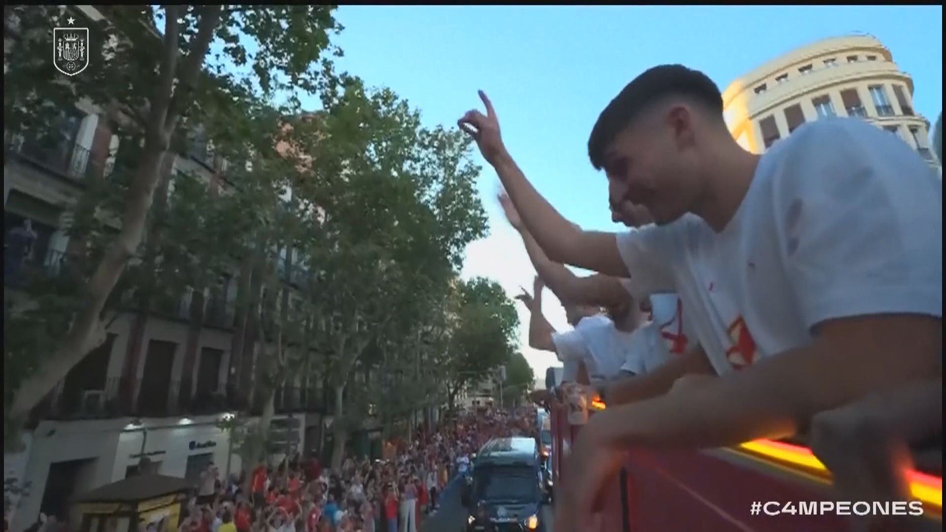 西班牙隊於馬德里舉行歐國盃勝利巡遊