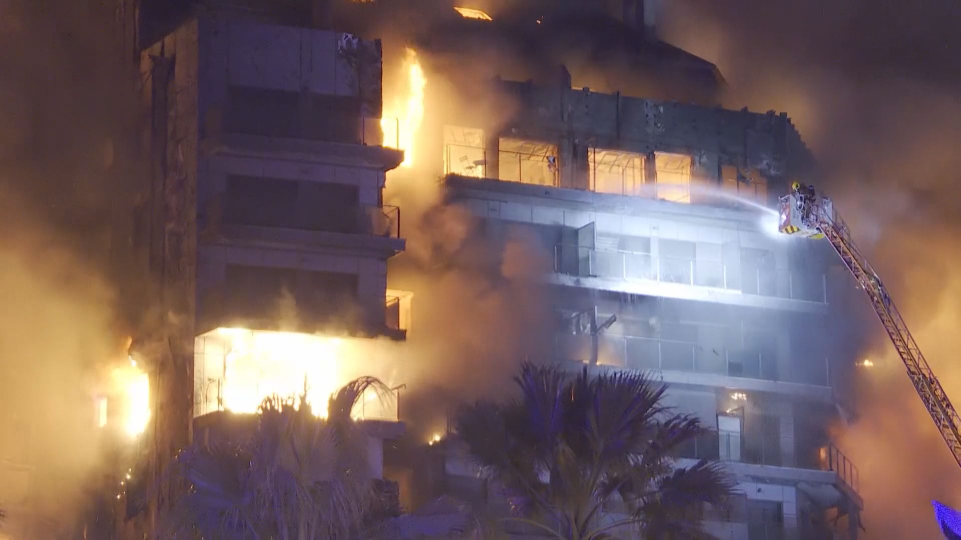 西班牙瓦倫西亞住宅大廈火警 疑採用易燃建築物料肇禍