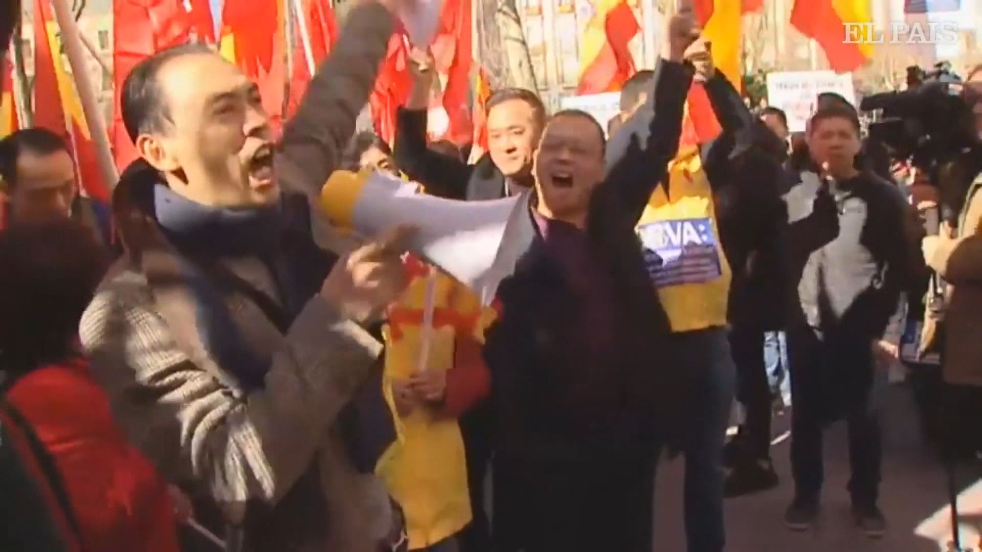 西班牙數百華人抗議銀行凍結帳戶