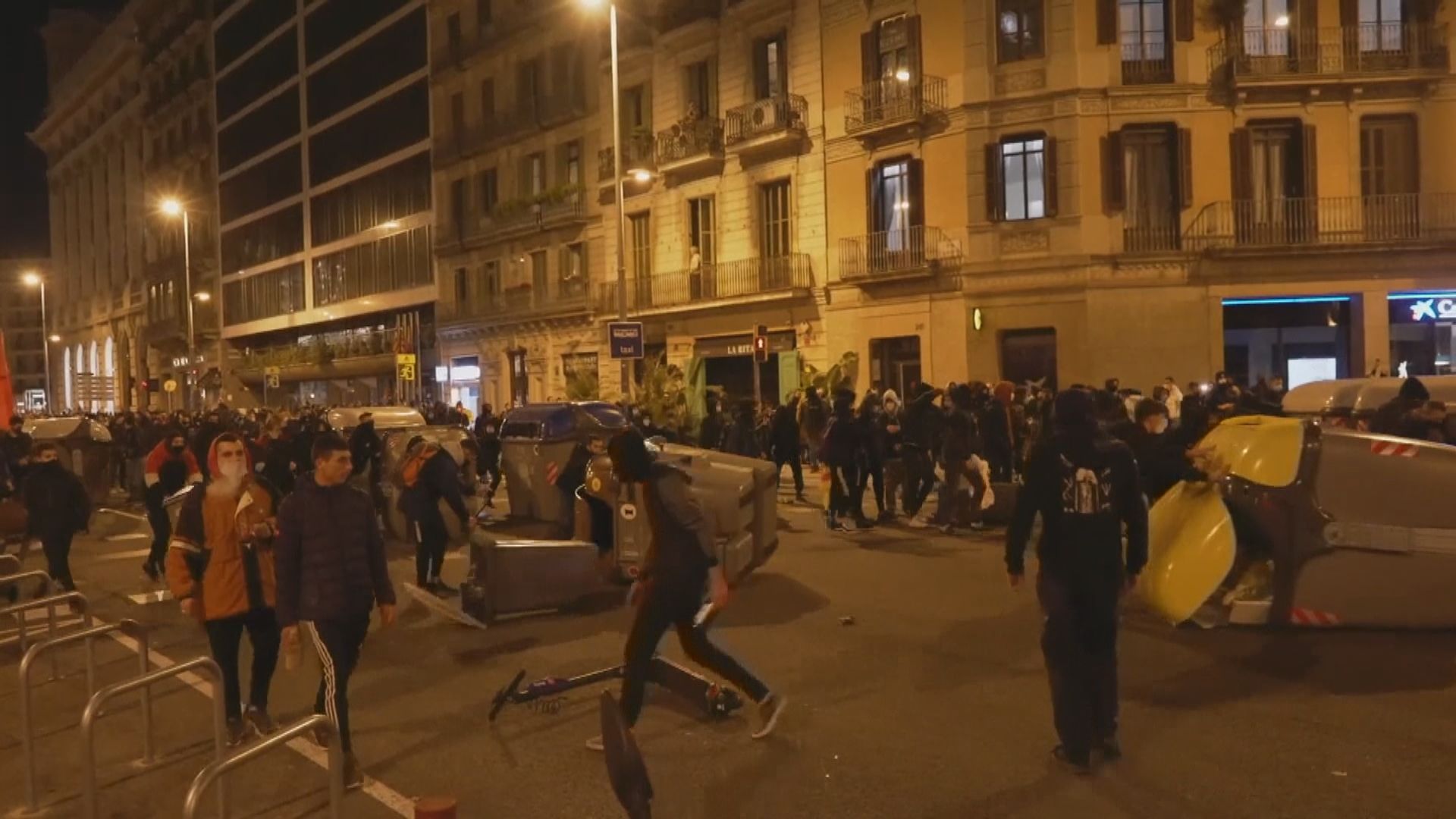 西班牙加泰羅尼亞民眾示威　抗議饒舌歌手被捕
