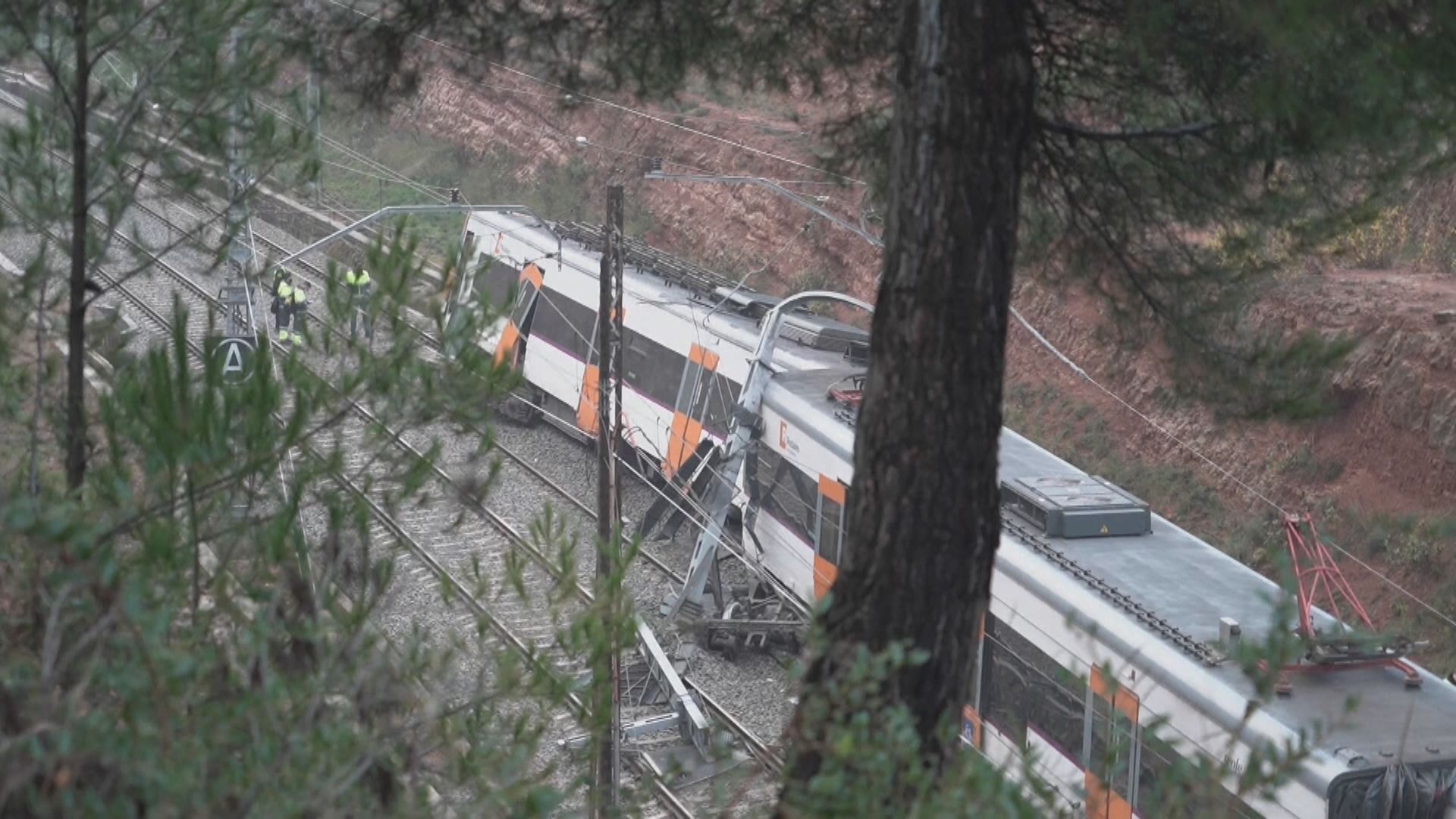 西班牙有火車出軌一死數十傷