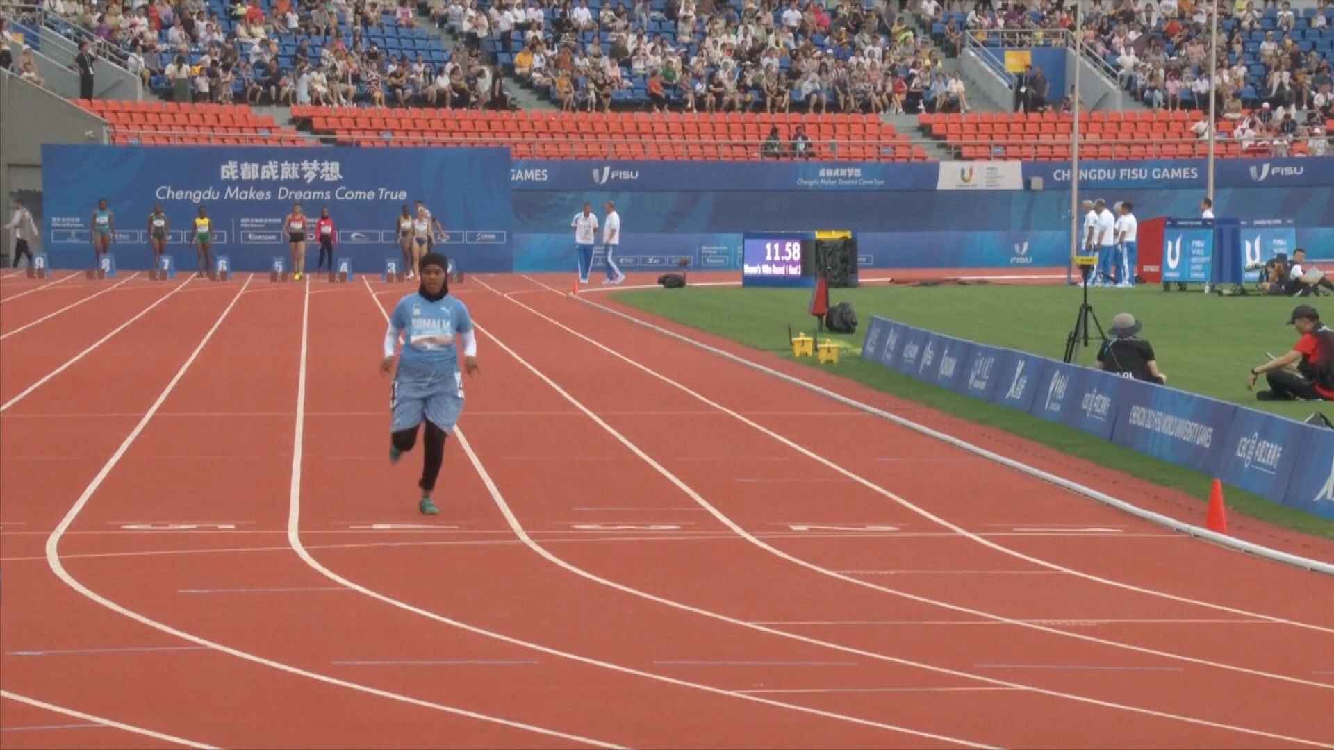 世大運 索馬里女跑手於女子100米跑出21秒81