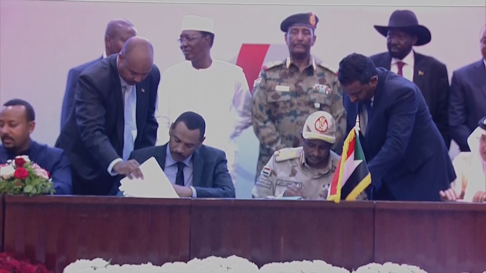 蘇丹軍方與反對派簽署分享權力協議