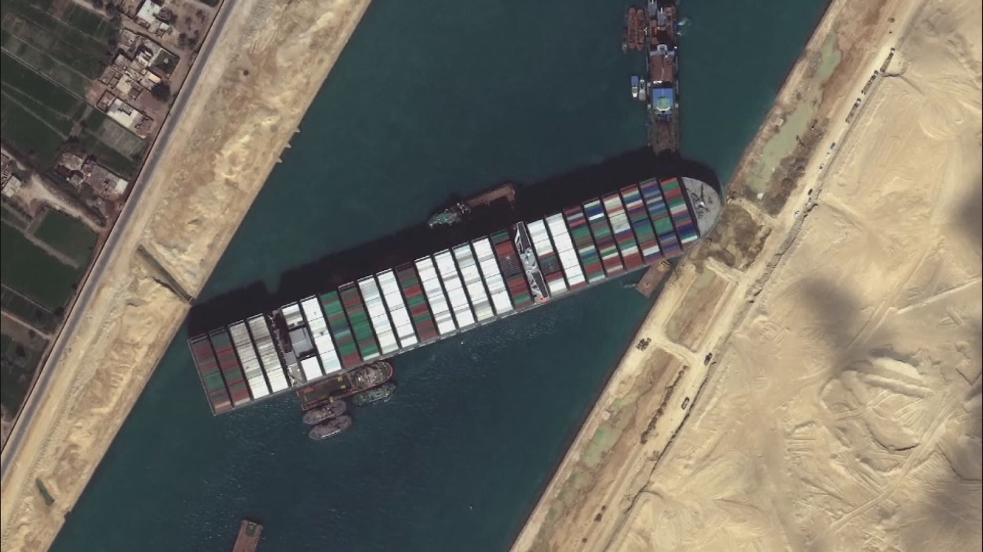 擱淺蘇彝士運河巨型貨輪船尾和船舵已可移動