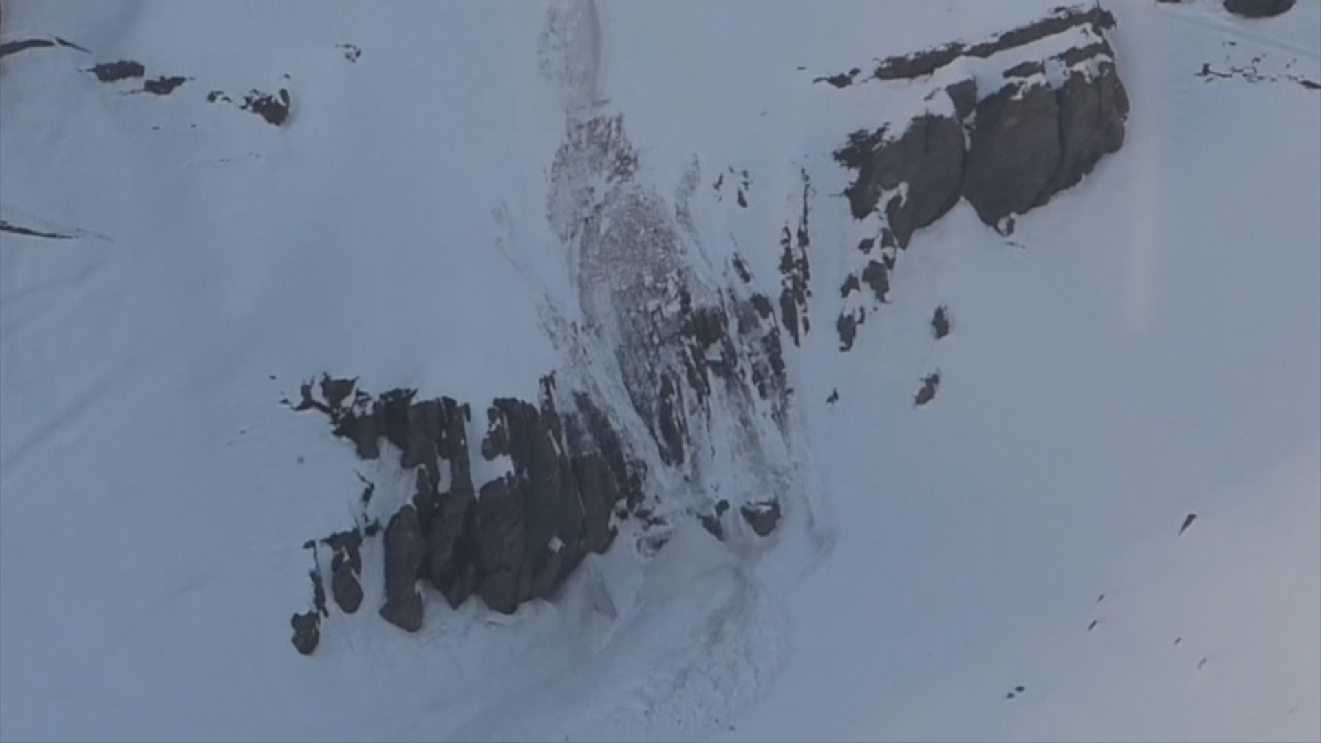 瑞士滑雪場雪崩多人被埋　四人獲救一危殆