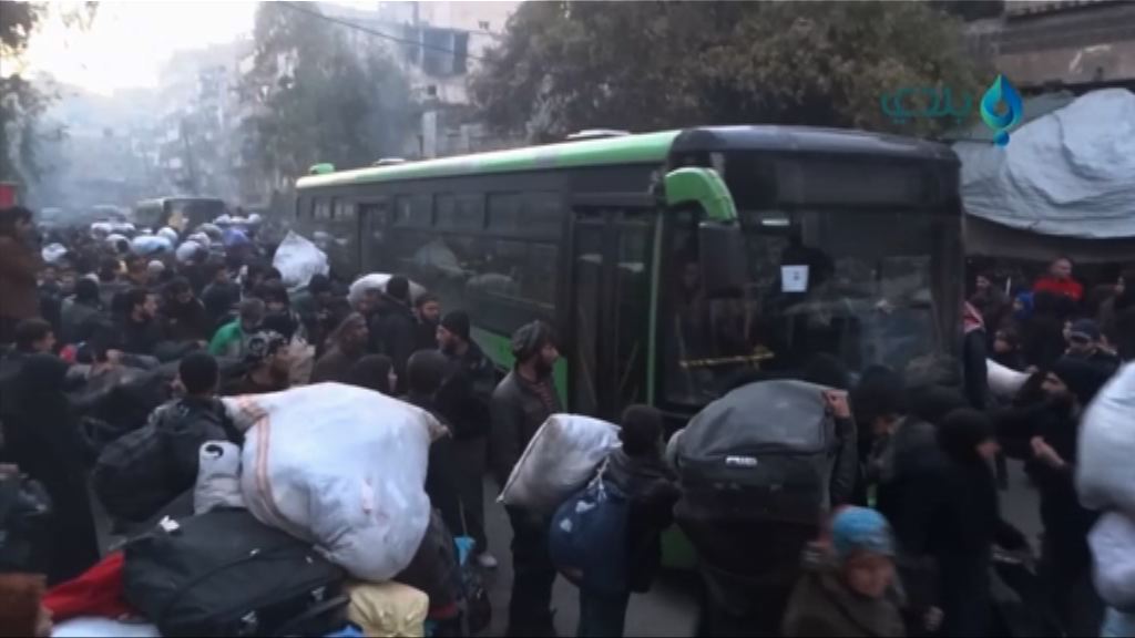 數以千計民眾撤離敘利亞阿勒頗東部