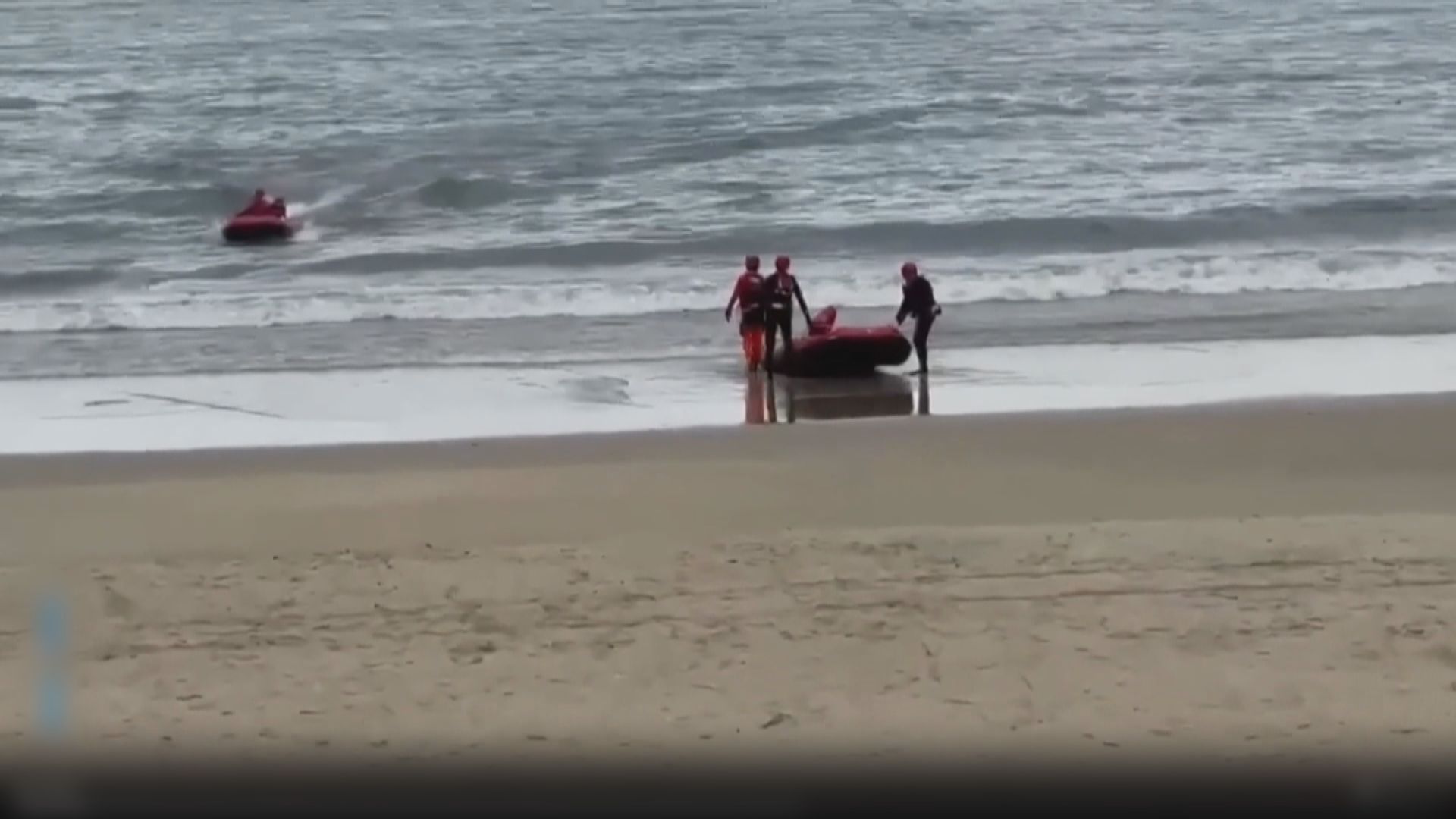 三人深圳大鵬新區海灘游泳被浪捲走 一死一失蹤