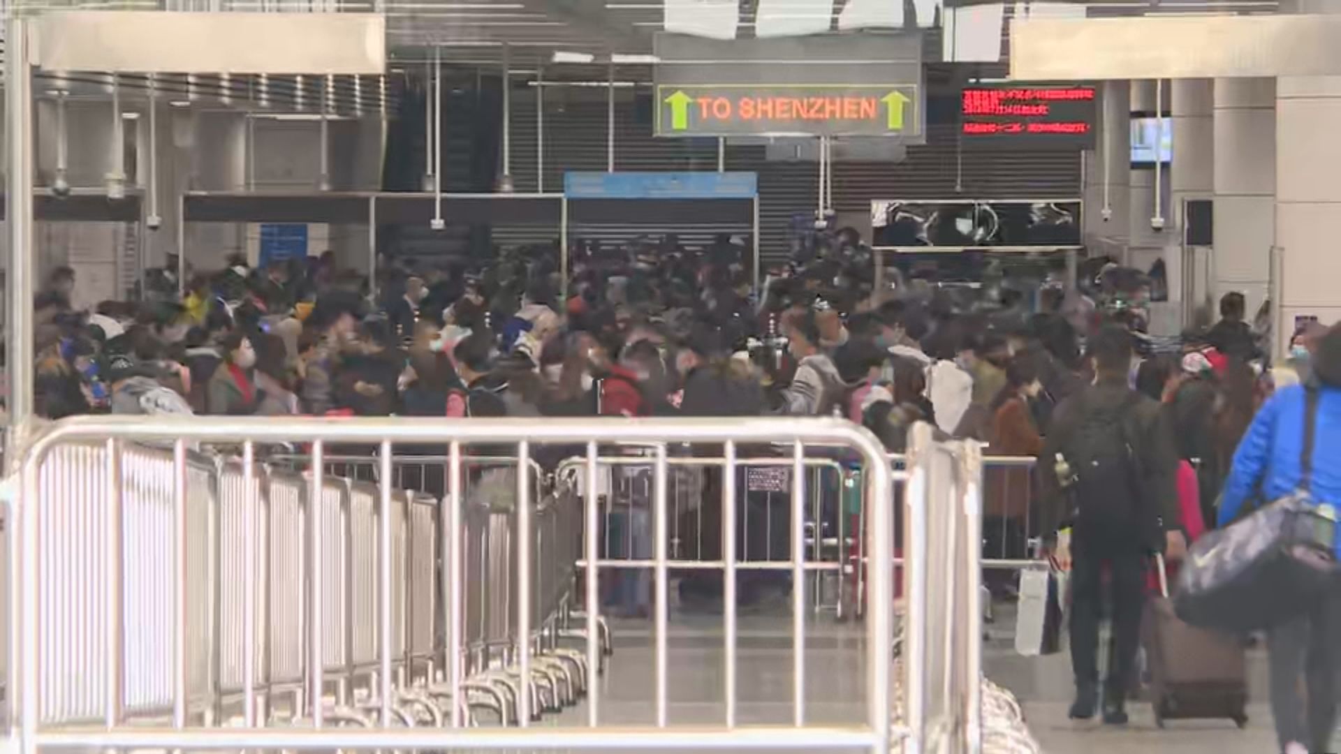 周二起入境深圳需出示酒店預訂　市民趕在新措施前過關