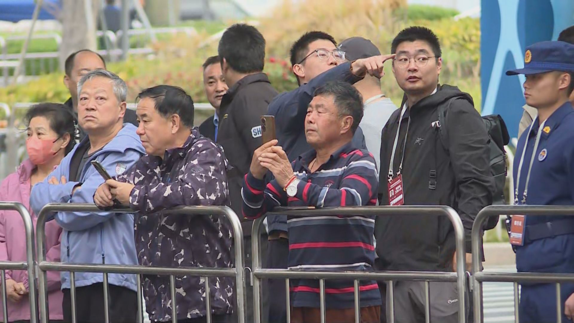 內地與香港有觀眾清晨到場為跑手打氣　內地當局稱測試賽有助累積經驗