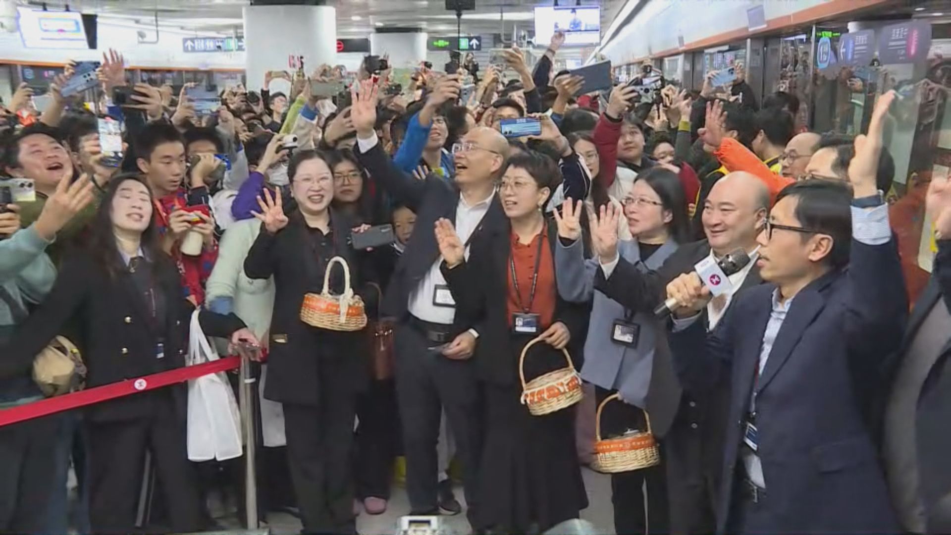 深圳地鐵13號綫開通　連接深圳灣口岸至港人北上熱點