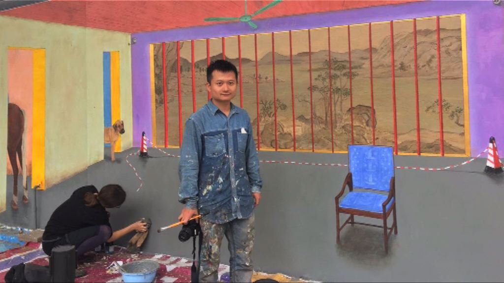 畫家於深圳展覽畫空椅被帶走