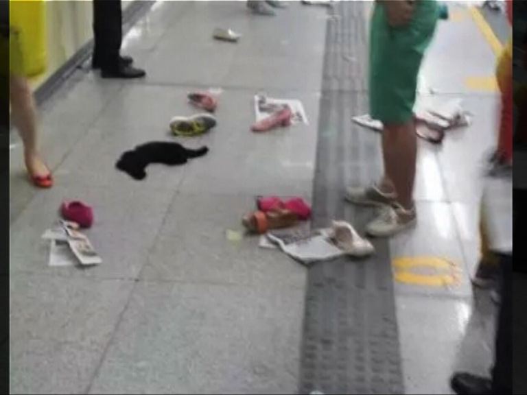 深圳地鐵人踩人事件十多人傷