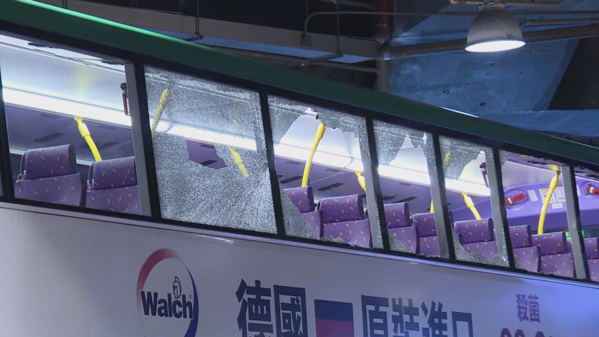 沙田新城市廣場巴士疑失控撞鐵架七人輕傷