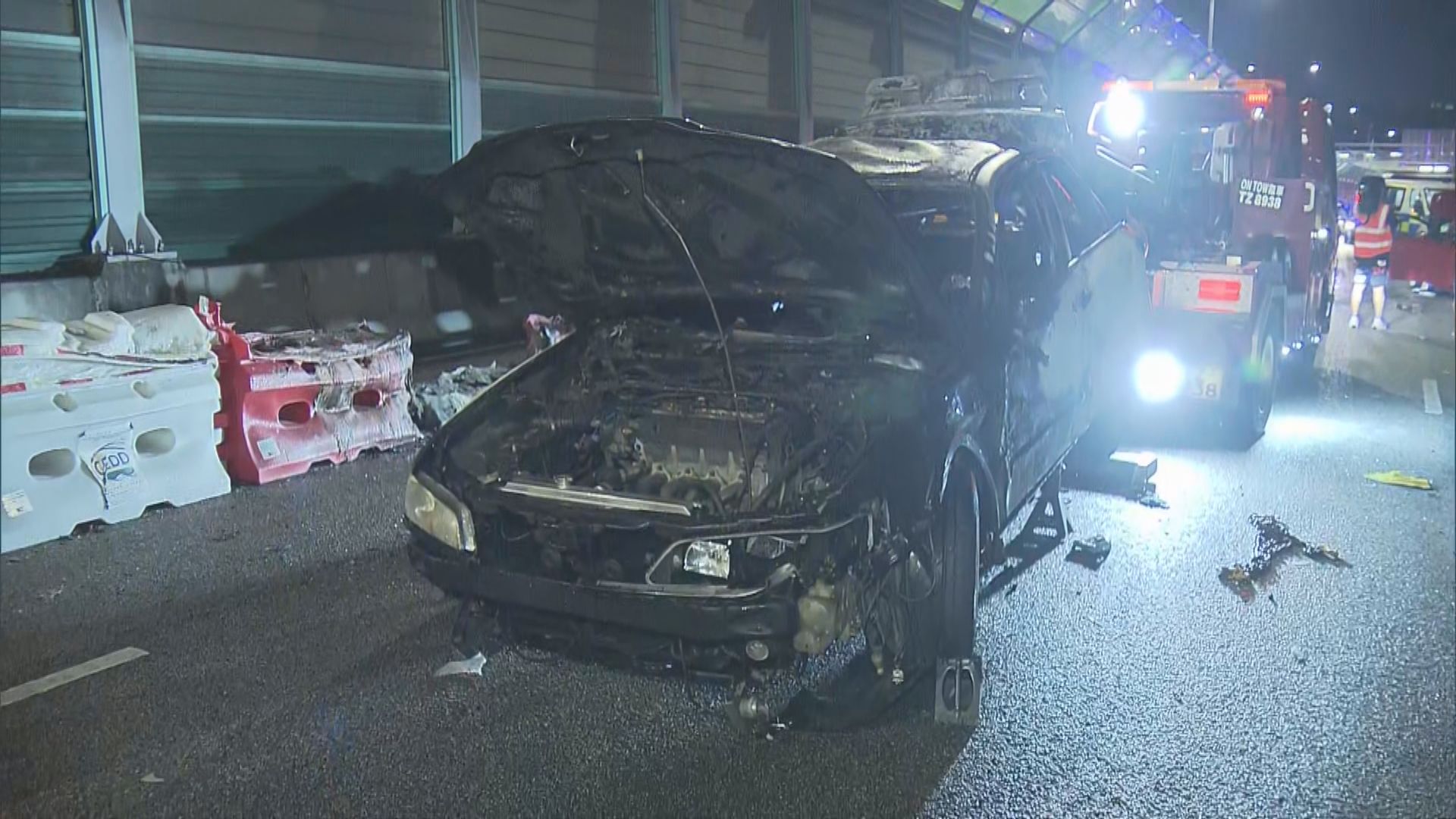 粉嶺車禍私家車著火焚毀　警拘一司機涉誤導警務人員