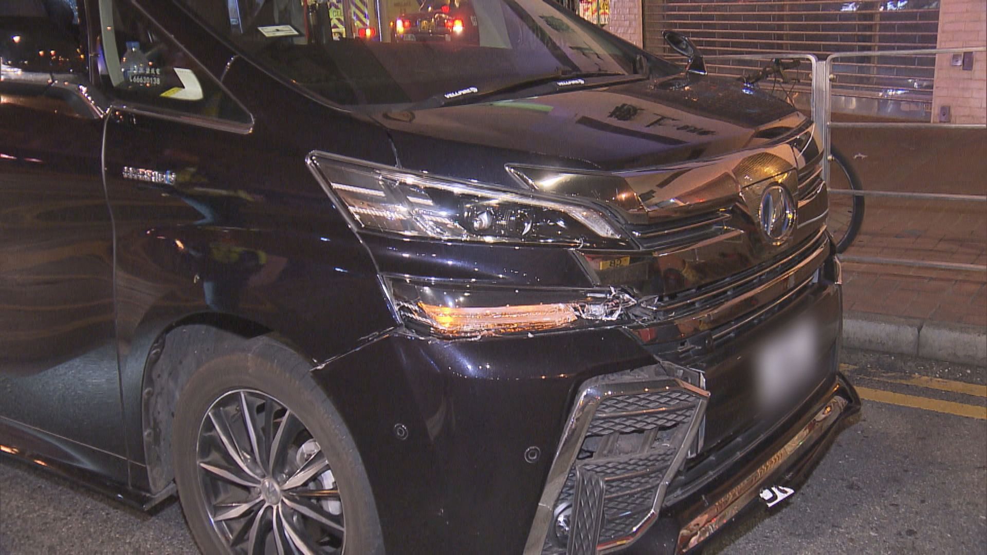 紅磡私家車撞毀店舖　司機涉醉駕被捕