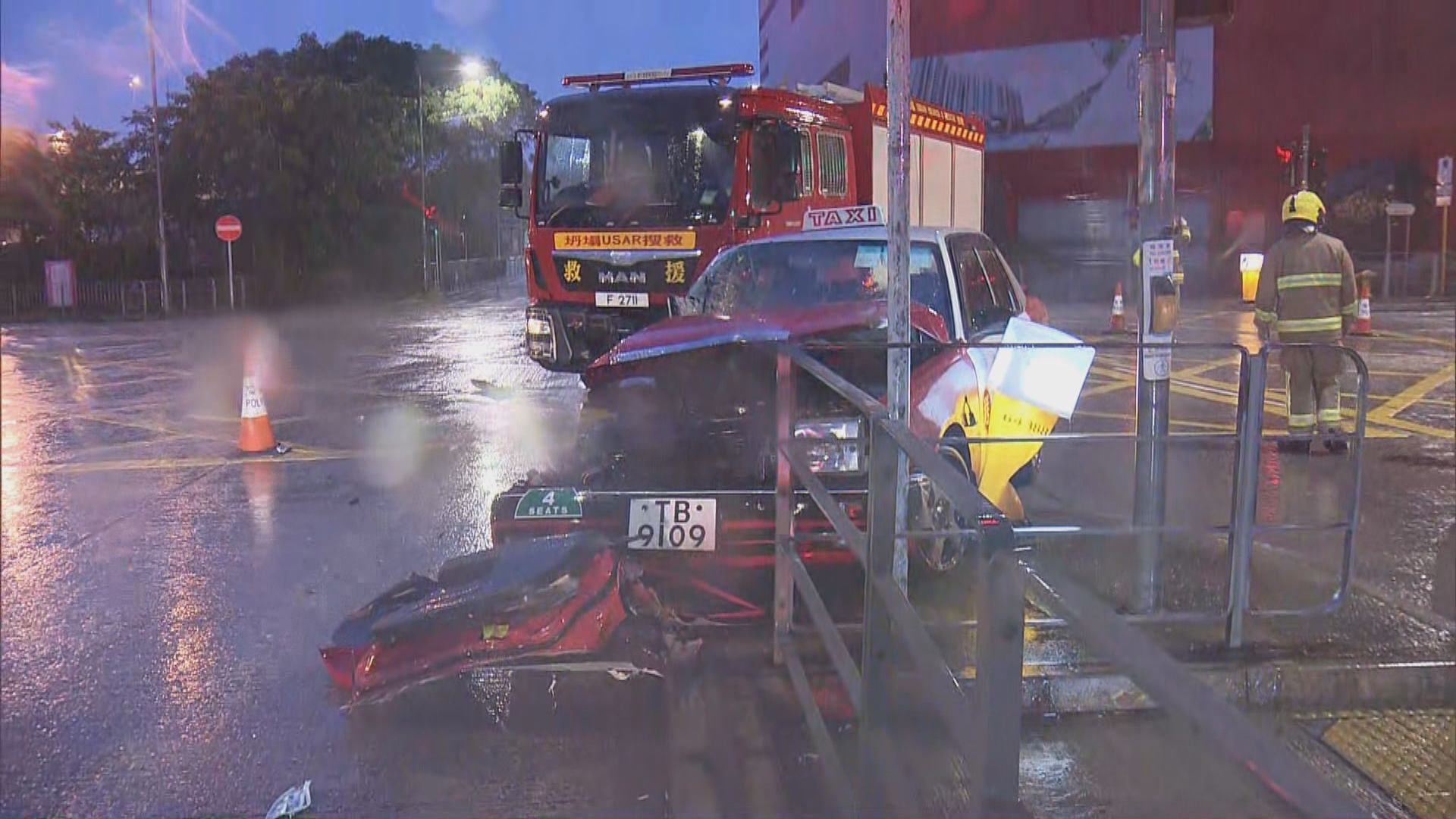 九龍灣消防車與的士相撞釀四傷