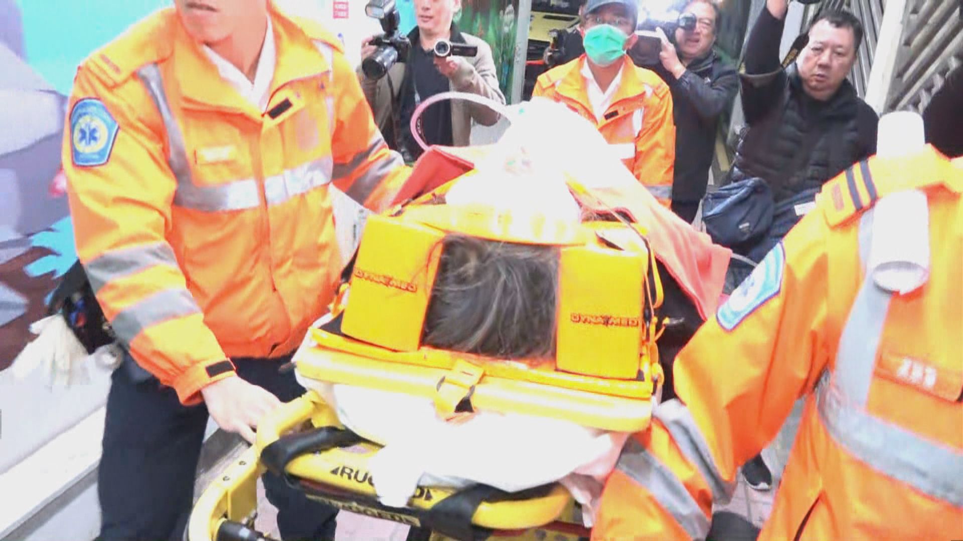 女子九龍城被客貨車撞倒　重傷昏迷送院