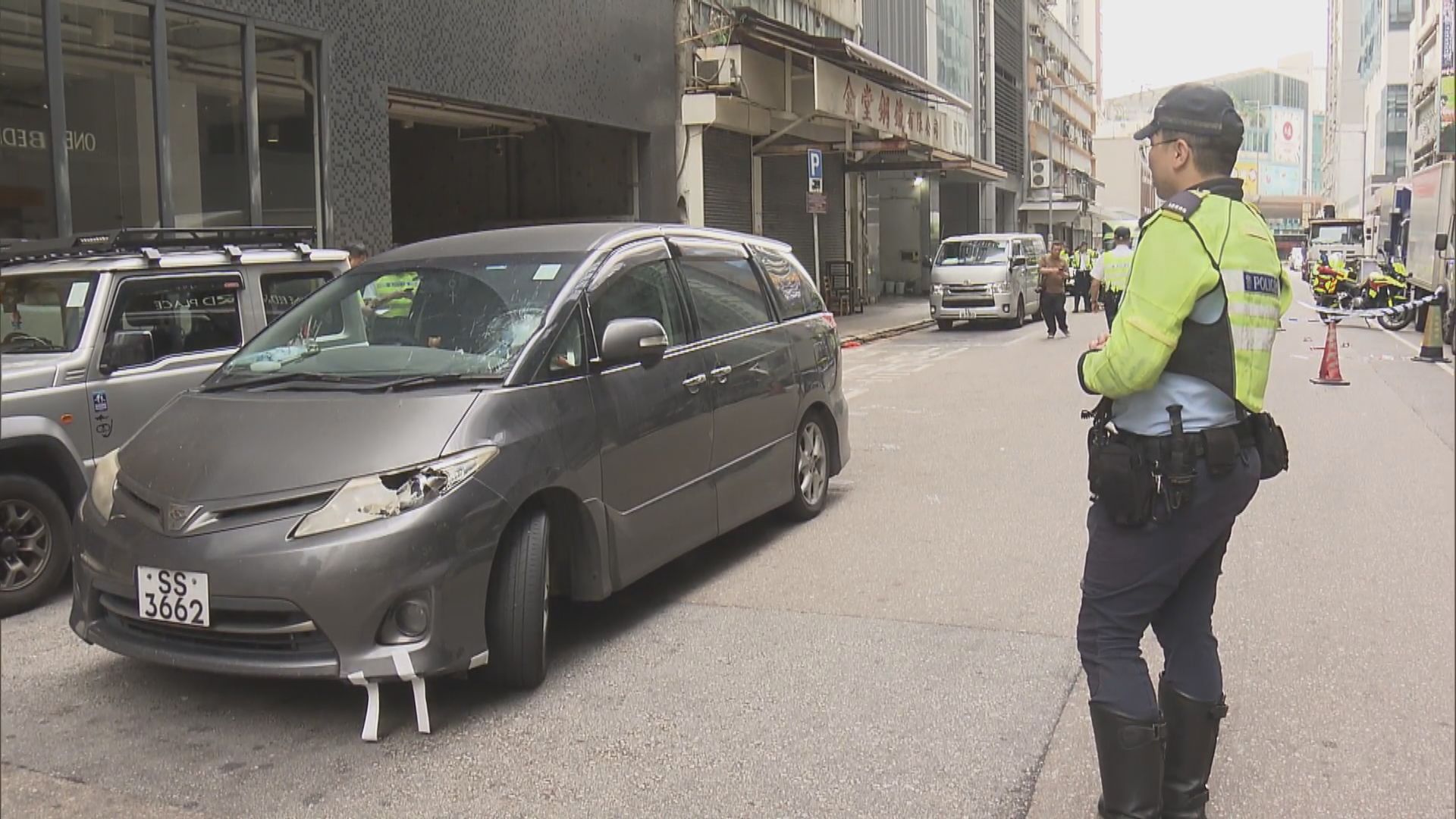 大角咀七人車撞傷途人 昏迷送院
