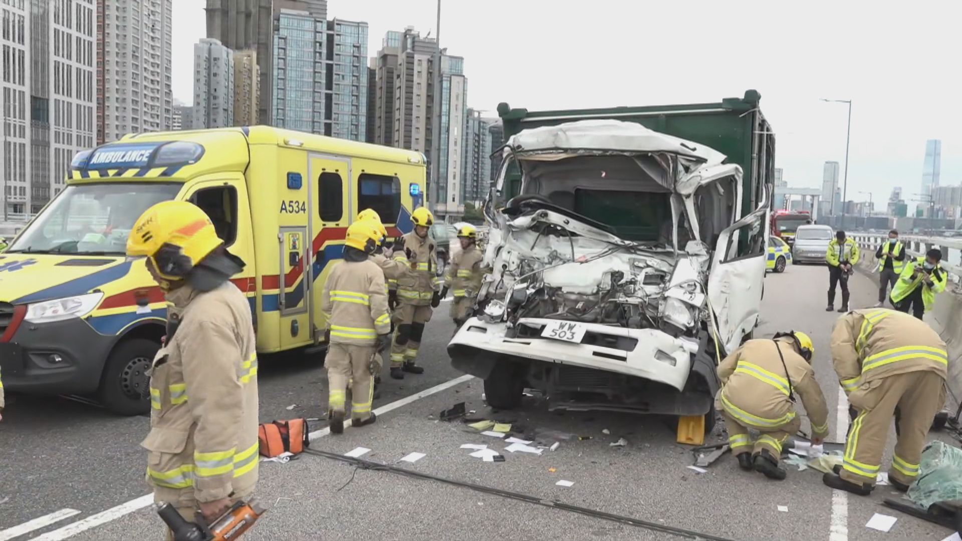 北角東區走廊四車相撞　兩人傷