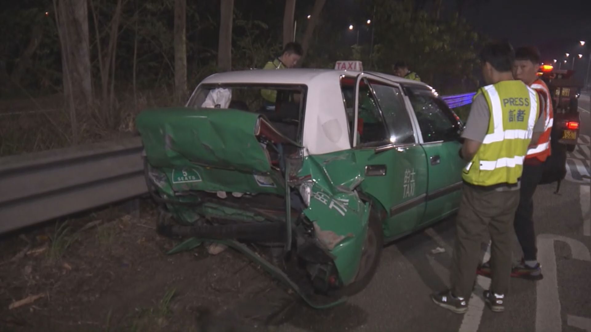 新田公路客貨車撞的士釀2傷　司機涉危駕被捕