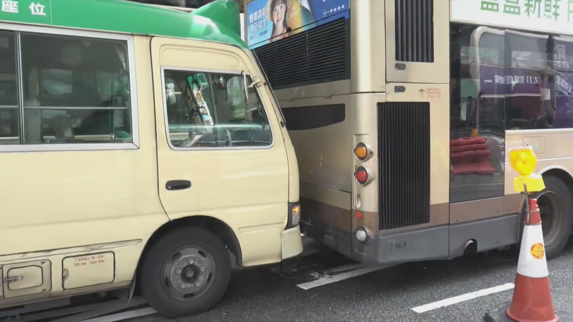 沙田鄉事會路近瀝源邨有巴士與小巴相撞 5人輕傷