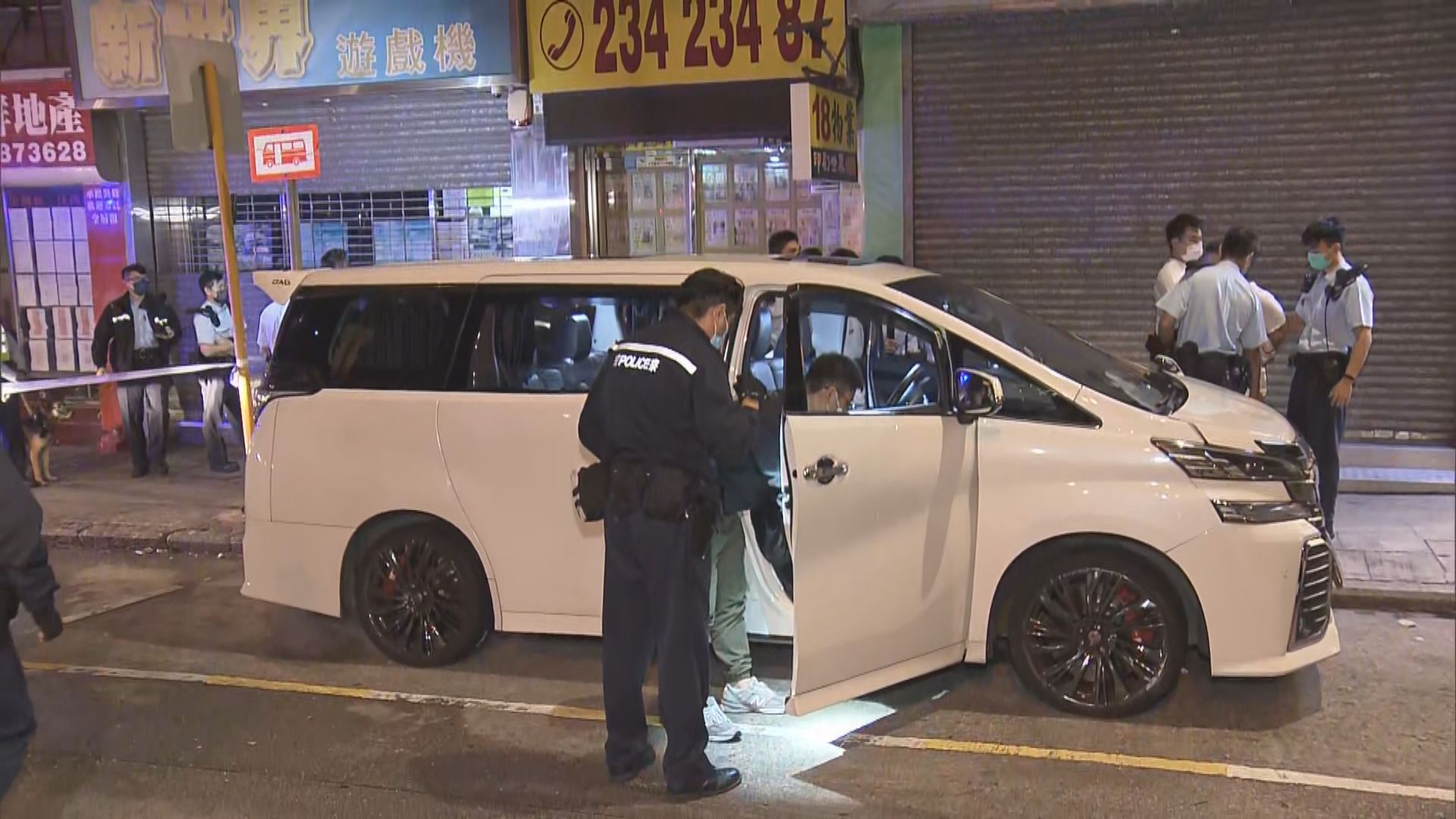 深水埗有七人車撞到警車　警方以危駕及酒駕拘捕28歲男司機