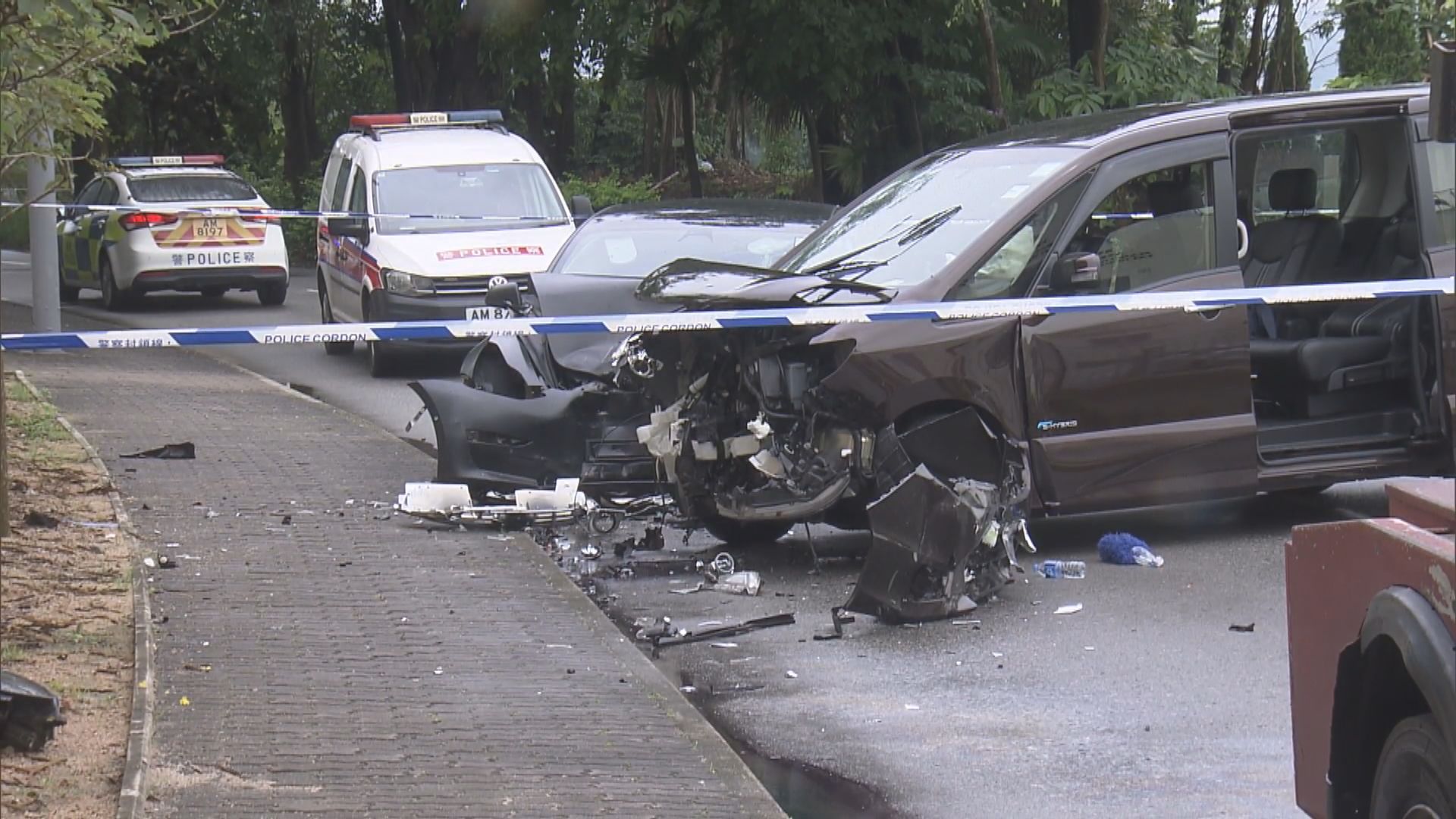 大埔三門仔路兩輛私家車相撞 一死五傷 七人車司機涉危駕致他人死亡被捕