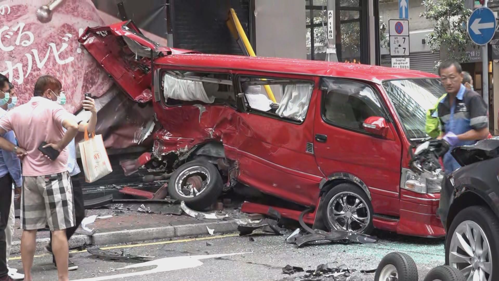 尖沙咀交通意外兩名司機受傷