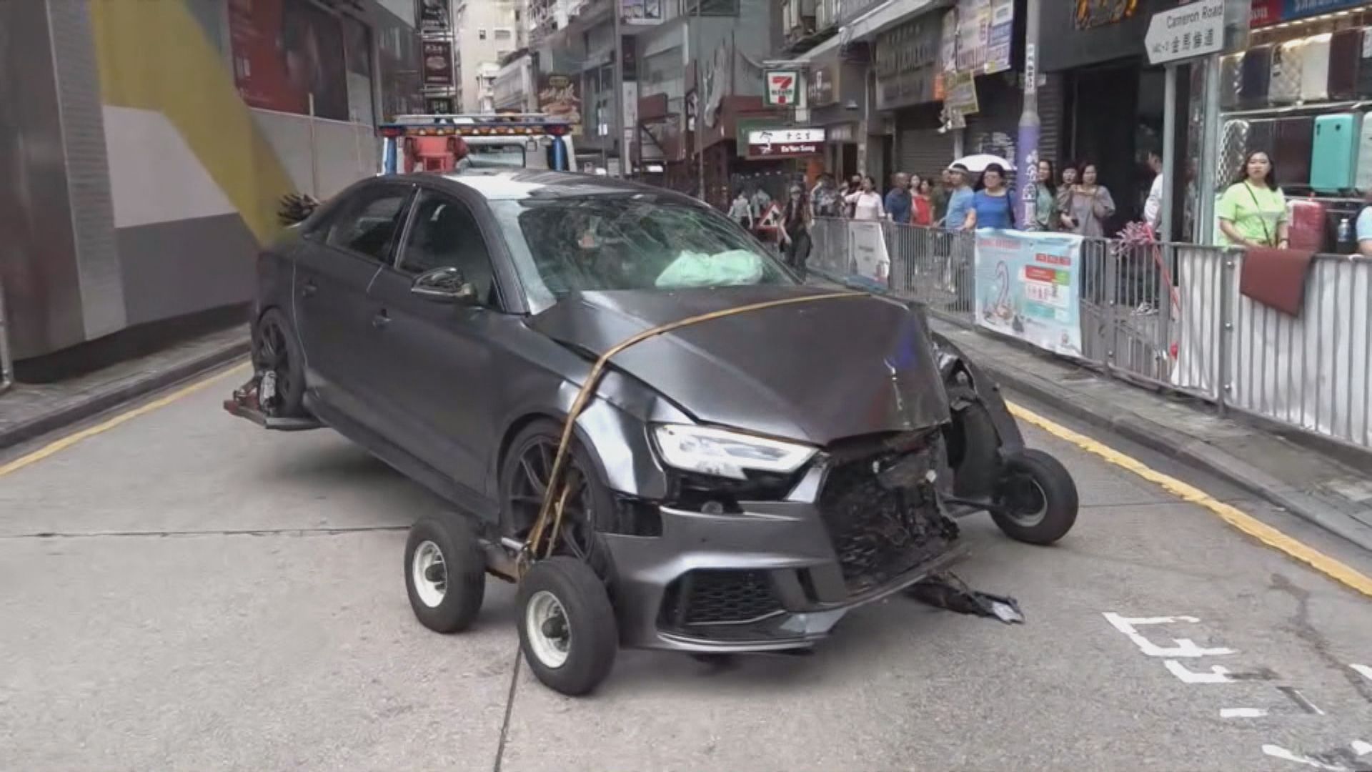 尖沙咀私家車剷行人路傷一人 司機棄車逃去
