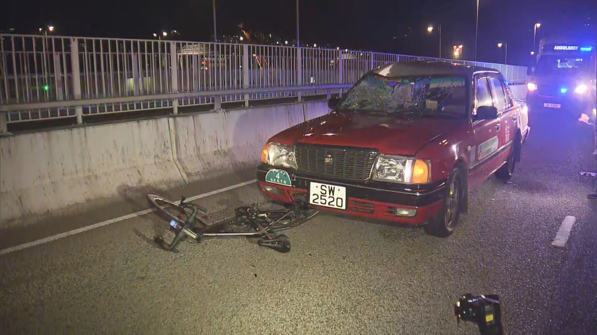 青衣南橋踏單車漢被撞昏迷送院 的士司機涉危駕被捕