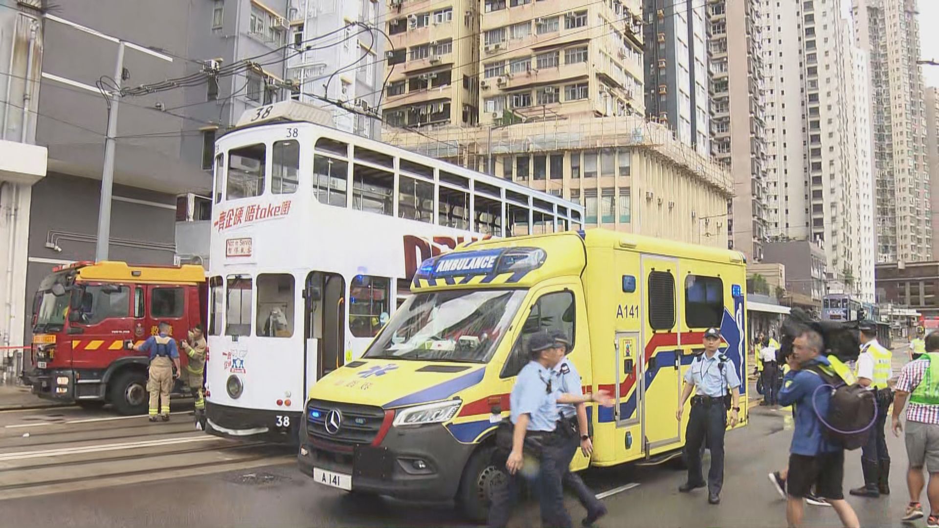 西環電車撞倒四人　三歲女童送院搶救不治　電車公司︰已暫停涉事車長職務