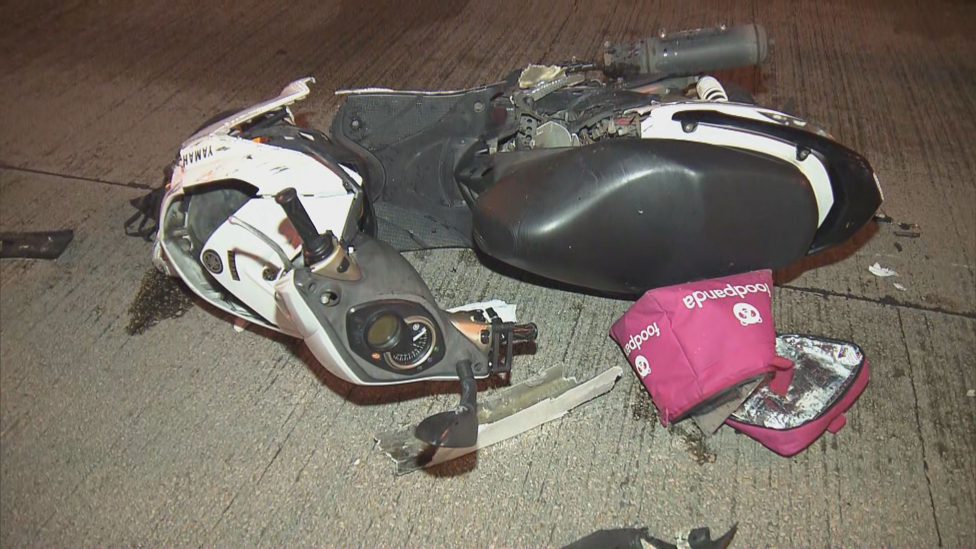 油麻地外賣電單車司機疑衝燈被撞重傷