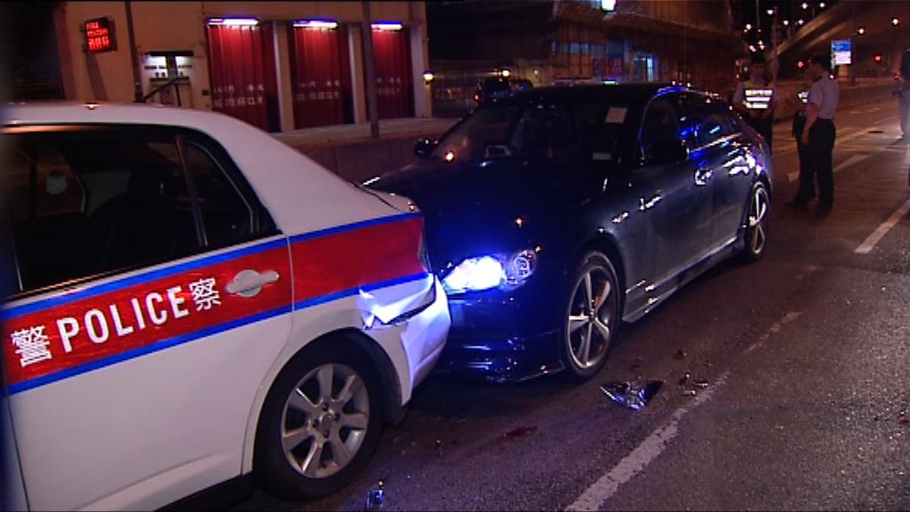 荃灣私家車撞警車　司機涉醉駕被捕