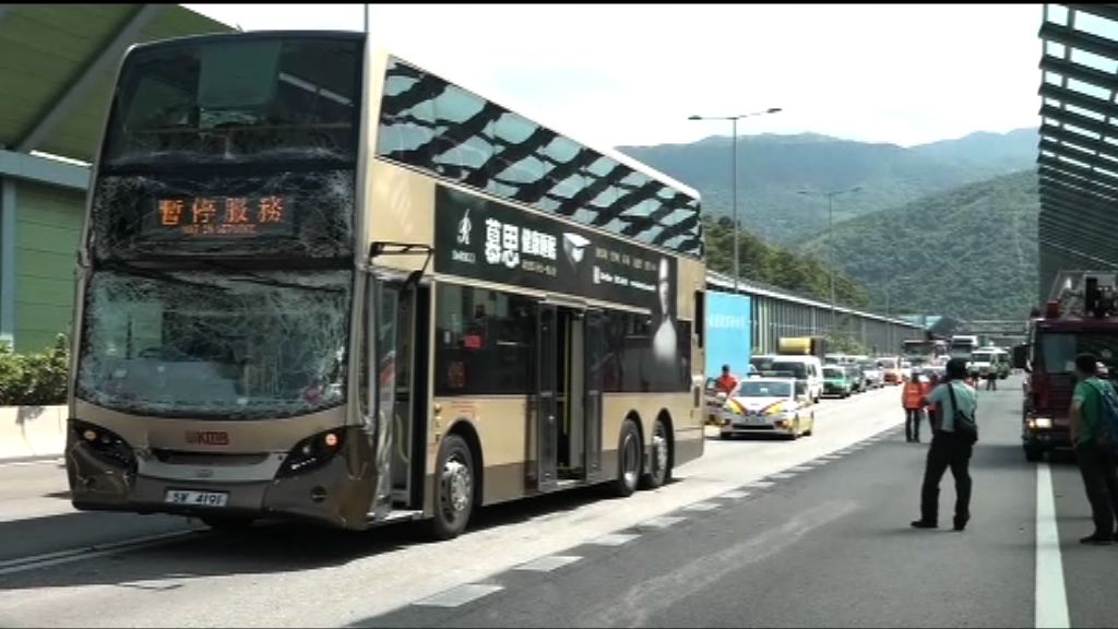 大埔巴士旅遊巴相撞12傷