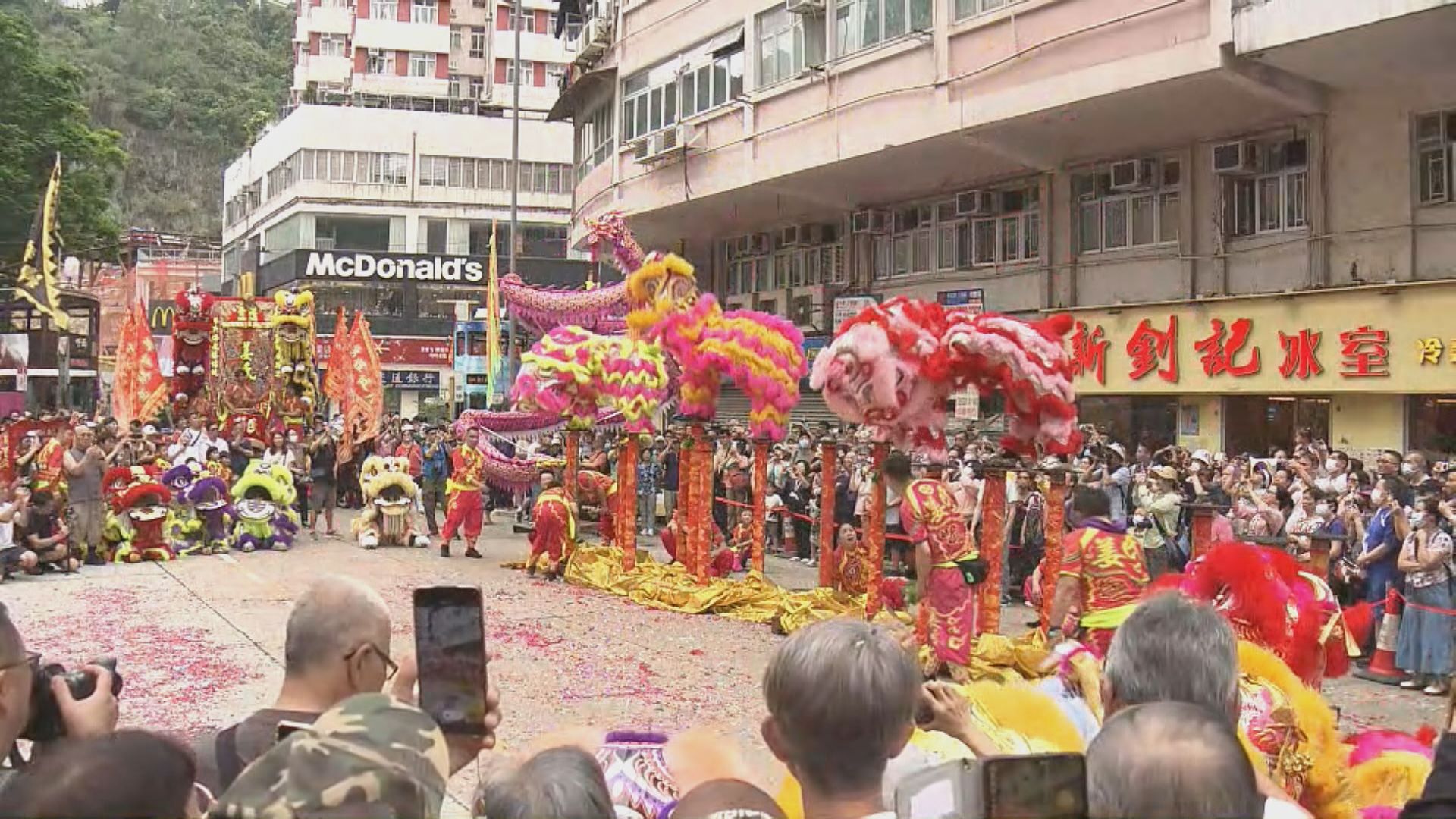 筲箕灣舉辦譚公誕慶祝活動 醒獅巡遊表演吸引市民圍觀