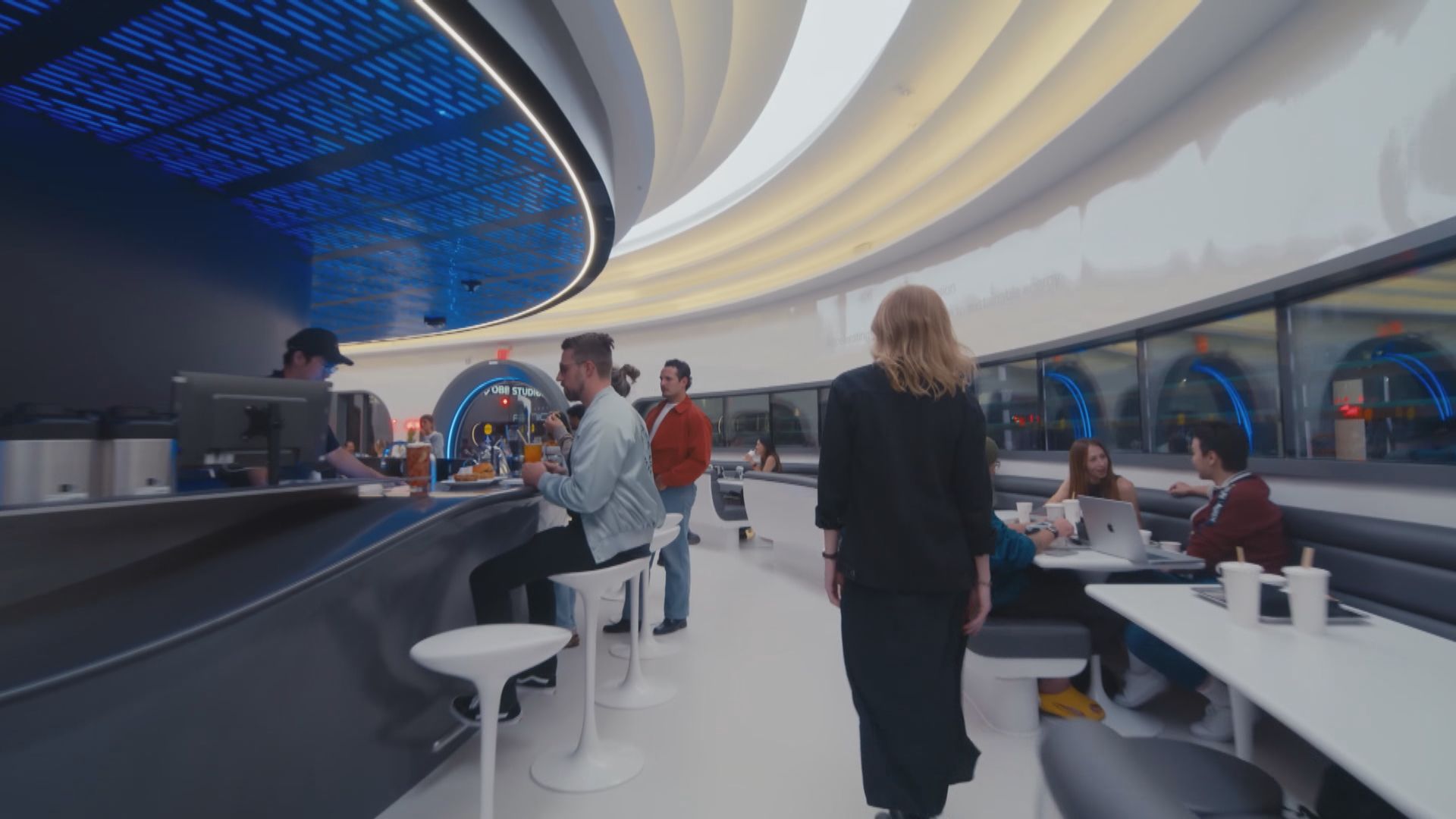 馬斯克進軍飲食界　首間Tesla Diner餐廳在荷里活開幕